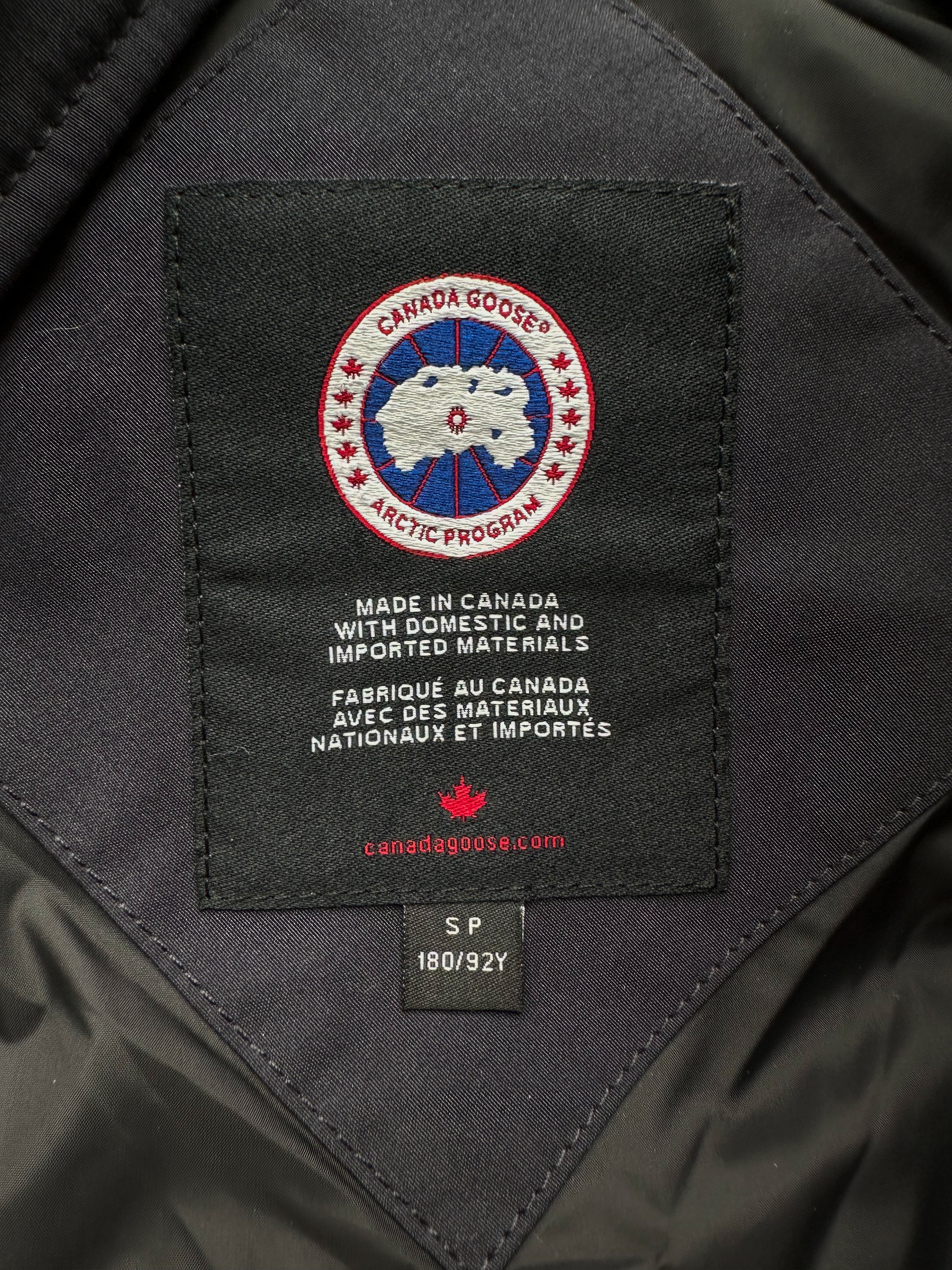 Canada Goose Navy Wyndham Men's Winter Jacket - Waterproof Windproof Parka for Extreme Cold Weather - Perfect for Snowboarding, Skiing & Outdoor Adventures