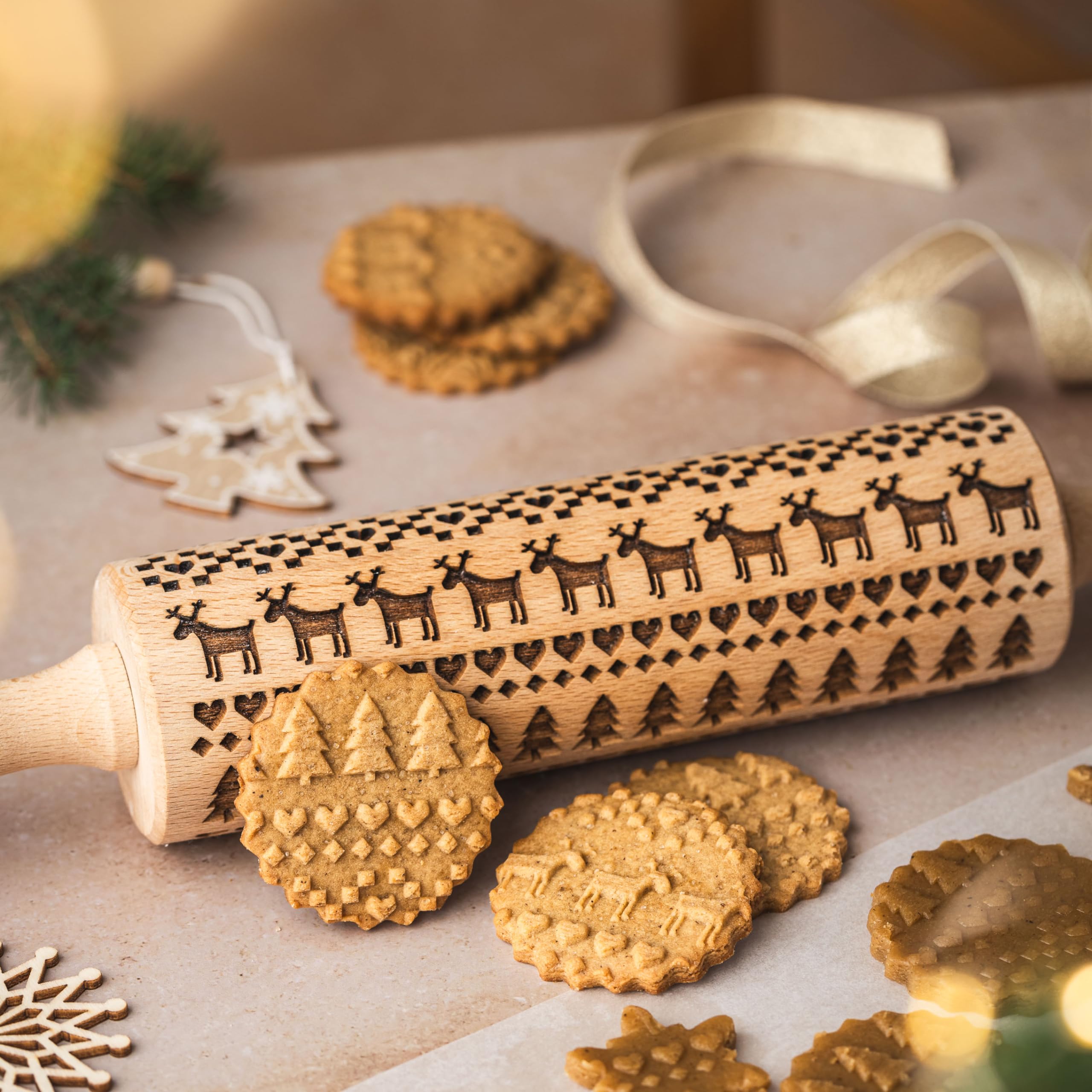 Scandinavian Christmas Embossing Rolling Pin - Christmas Tree, Deer & Heart Design for Gingerbread Cookies - Perfect for Holiday Baking & DIY Cookie Decorating