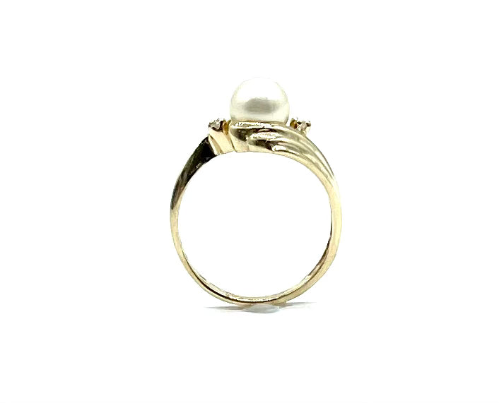 Exquisite 14K Gold Pearl Ring with Diamond Accents - Elegant Bridal Jewelry for Weddings, Anniversaries & Special Occasions