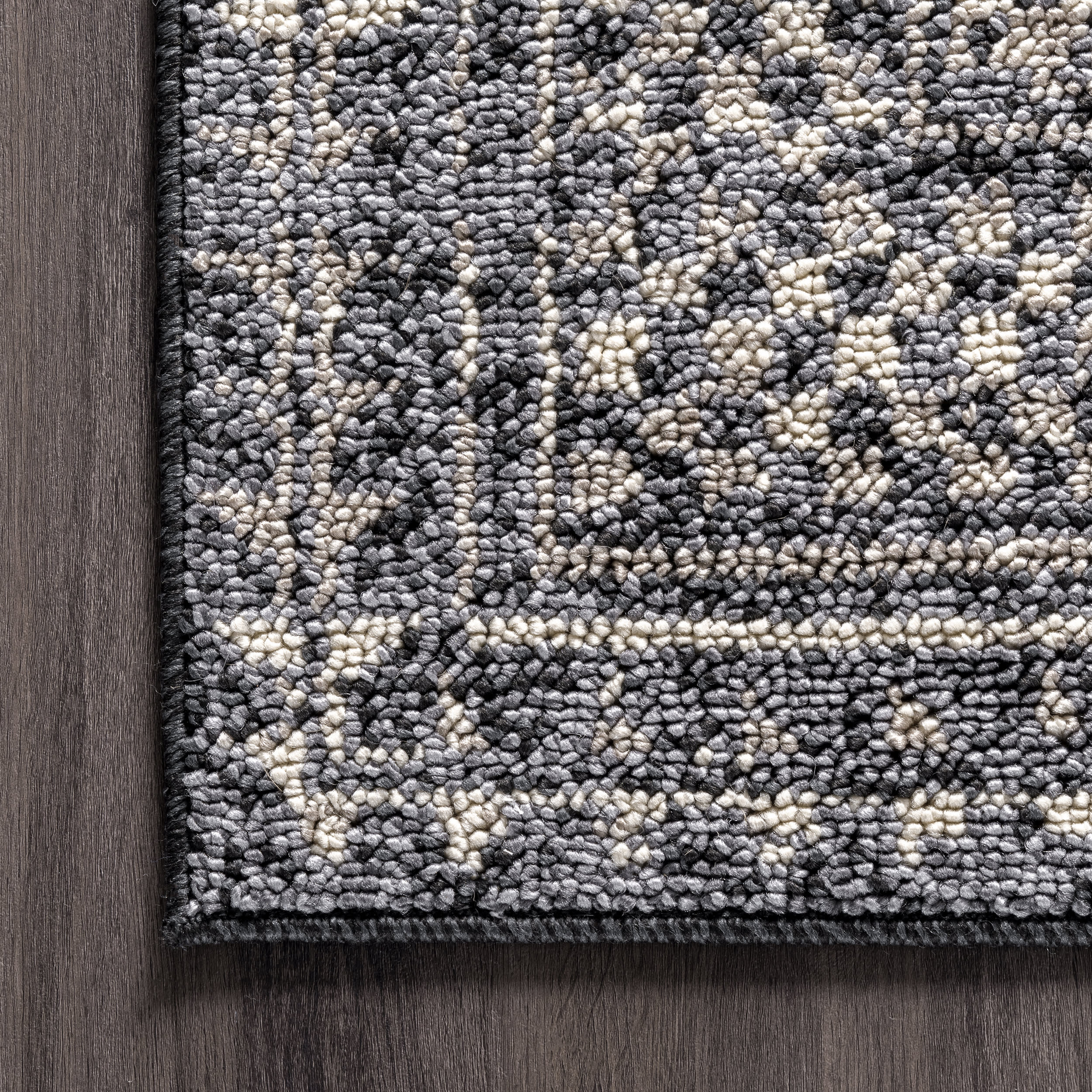 Stylish Checkered Diamonds Area Rug in Grey - Perfect for Living Room, Bedroom or Office Decor
