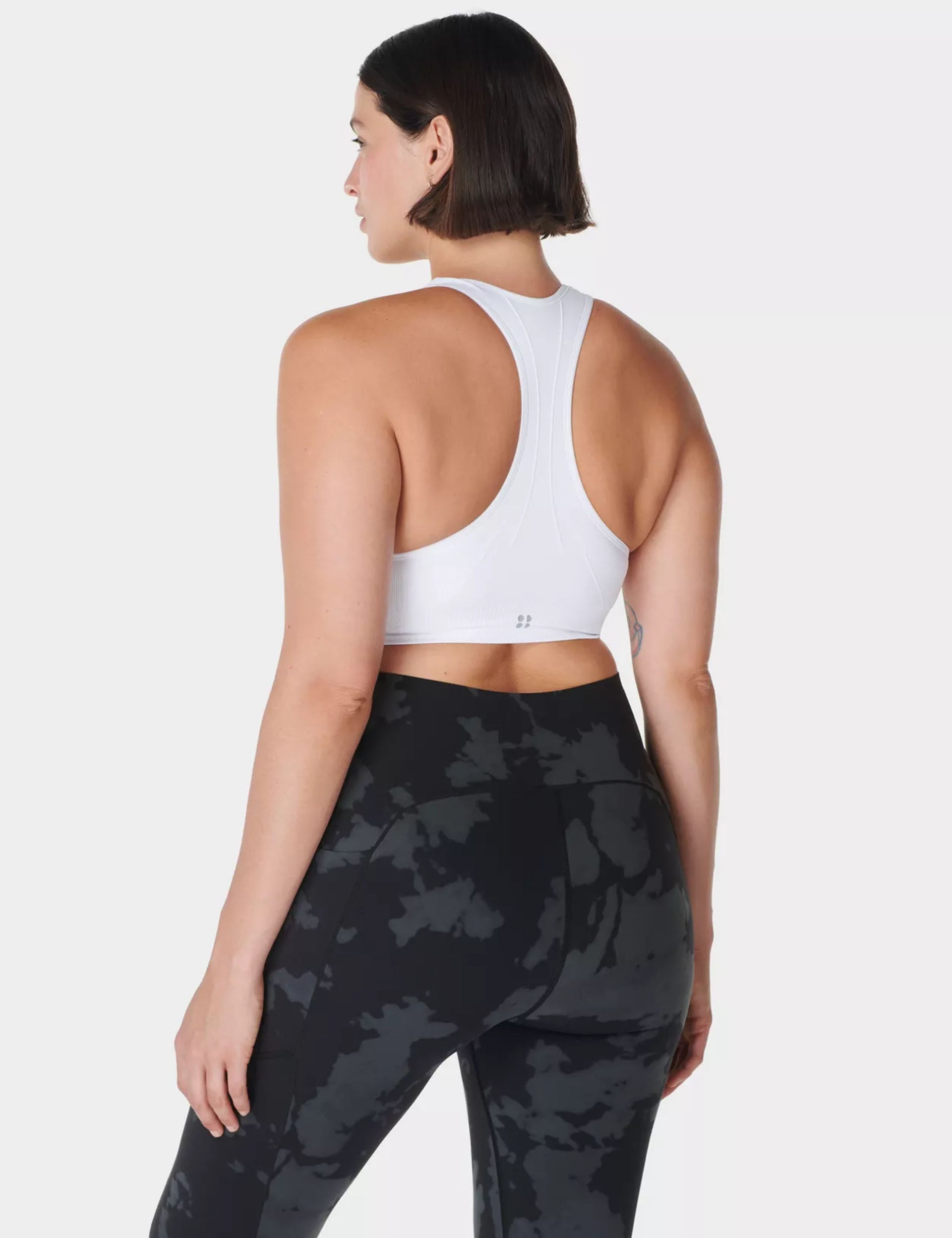 High-Quality Stamina Seamless Sports Bra for Women - Breathable & Supportive Workout Top - White - Perfect for Yoga, Running & Gym
