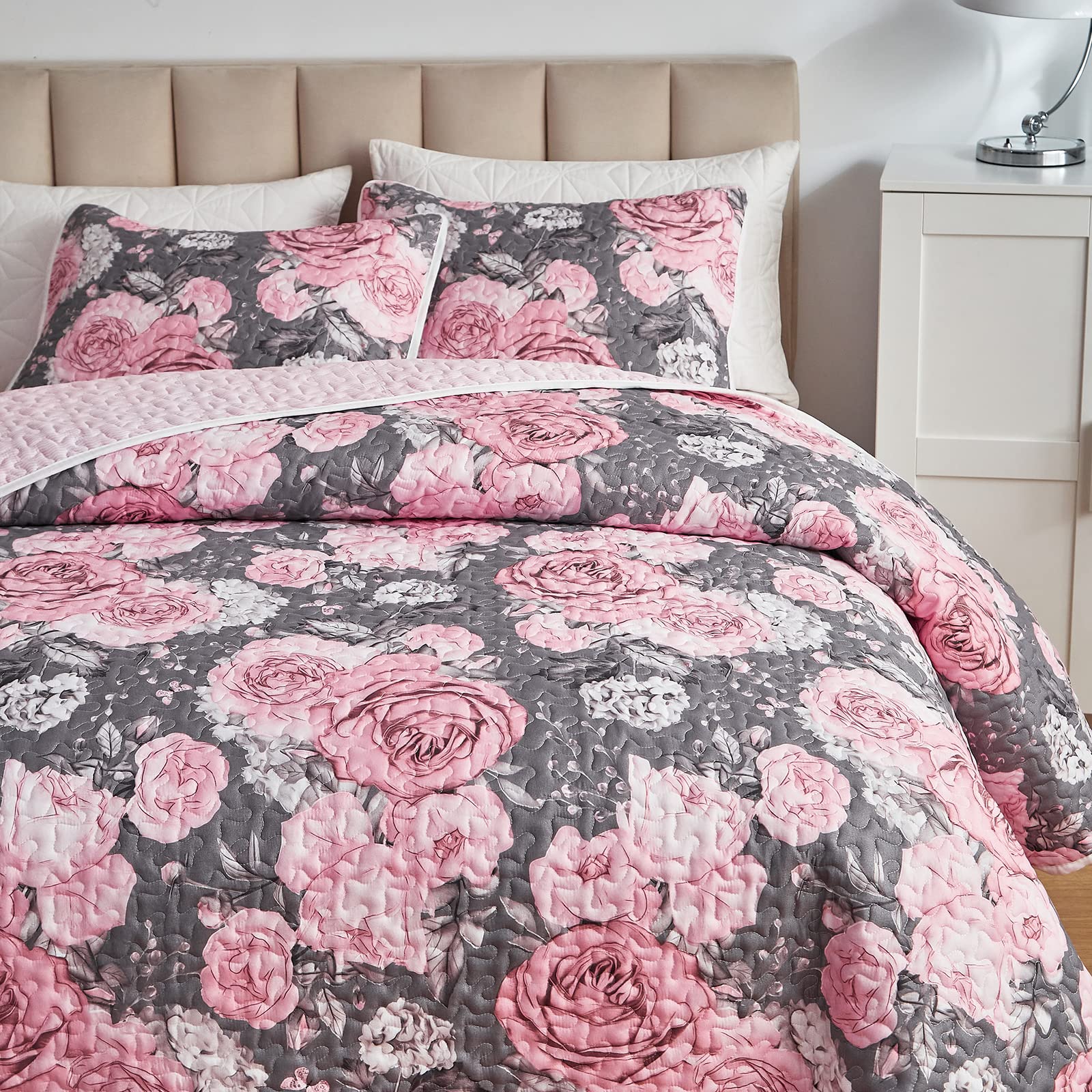 3-Piece Grey and Pink Floral Quilt Bedding Set - King Size Soft Microfiber Lightweight Reversible Coverlet with 2 Shams for All Seasons | Perfect for Master Bedroom, Guest Room, and Cozy Home Decor