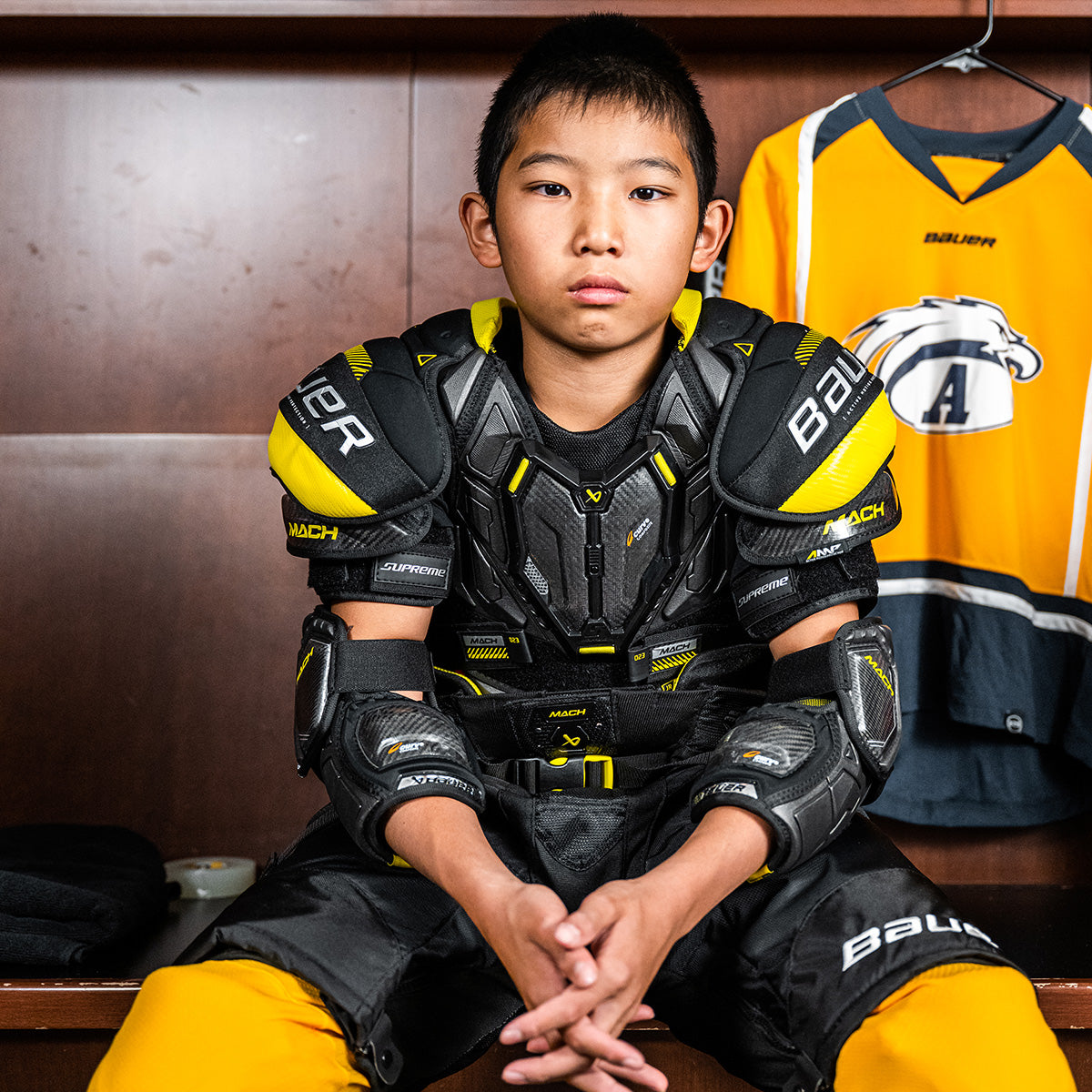 Bauer Supreme Mach Shoulder Pads for Junior Hockey Players - Lightweight & Protective Gear for Youth Ice Hockey Practice & Games