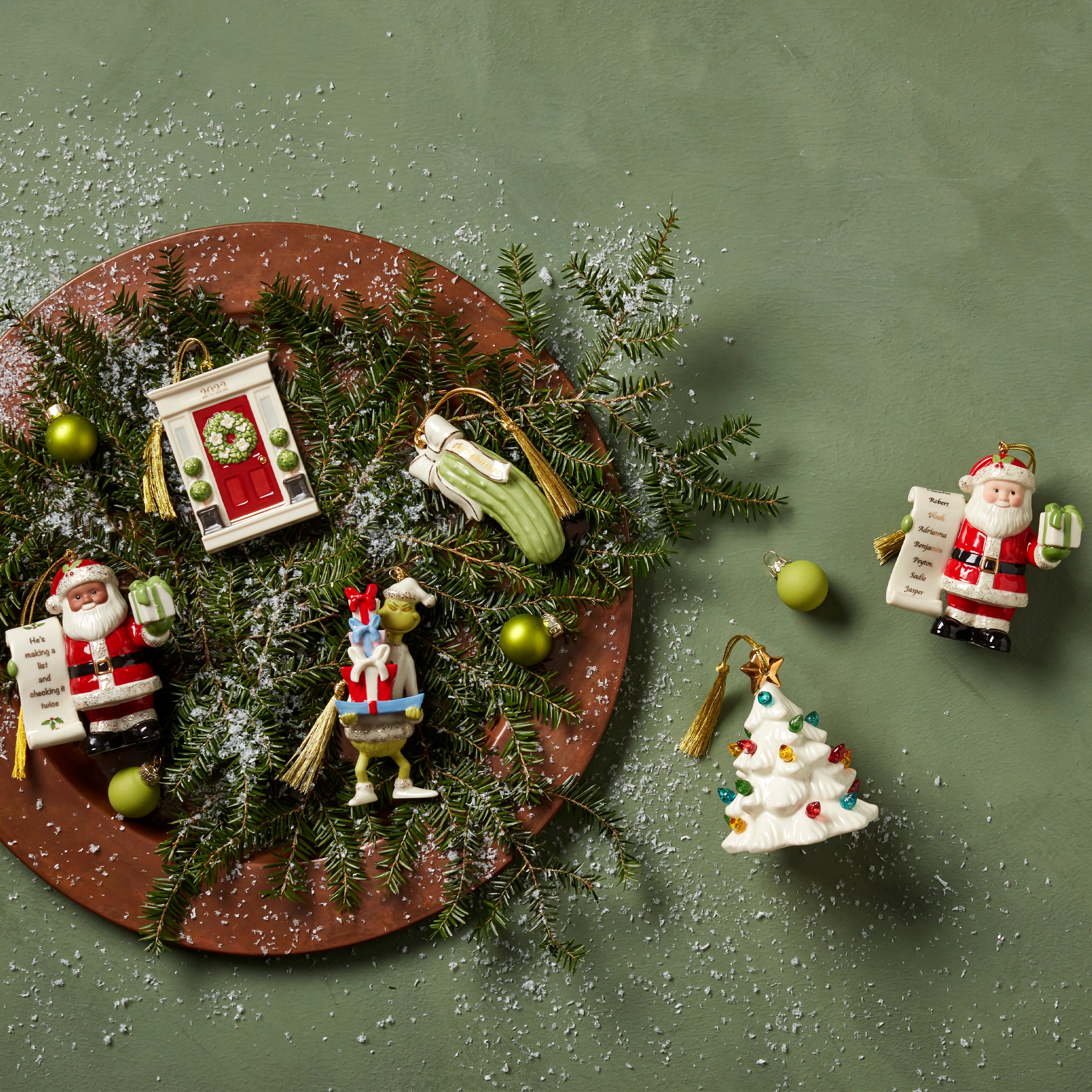 Treasured Traditions Light Up Christmas Tree Ornament - Beautiful Holiday Decor for Home, Office & Gift Giving