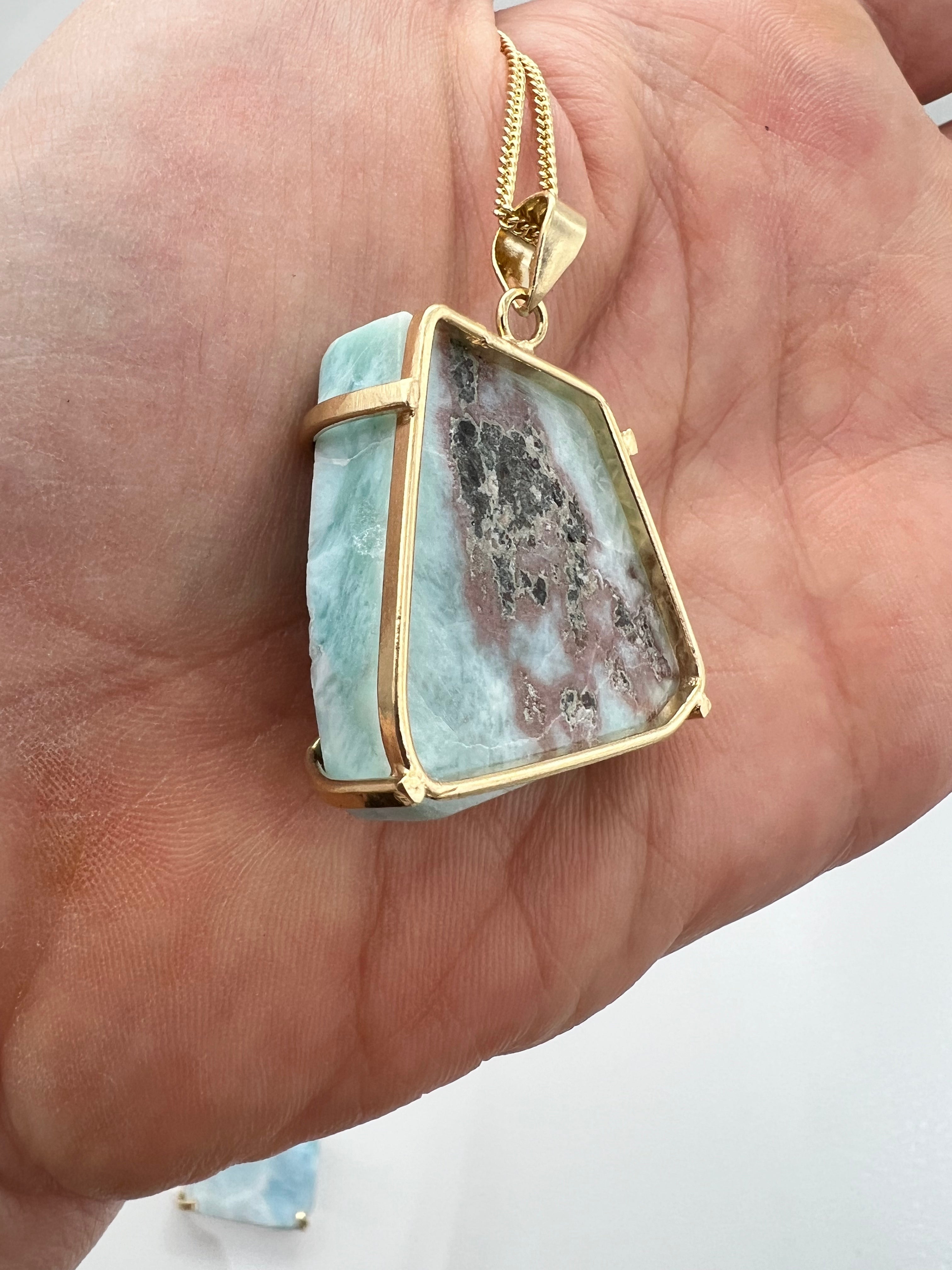 Vergoldete Larimar Halskette - Crystal and Sage Jewelry | Healing Stone Necklace for Women | Perfect for Meditation, Yoga & Spiritual Gifts