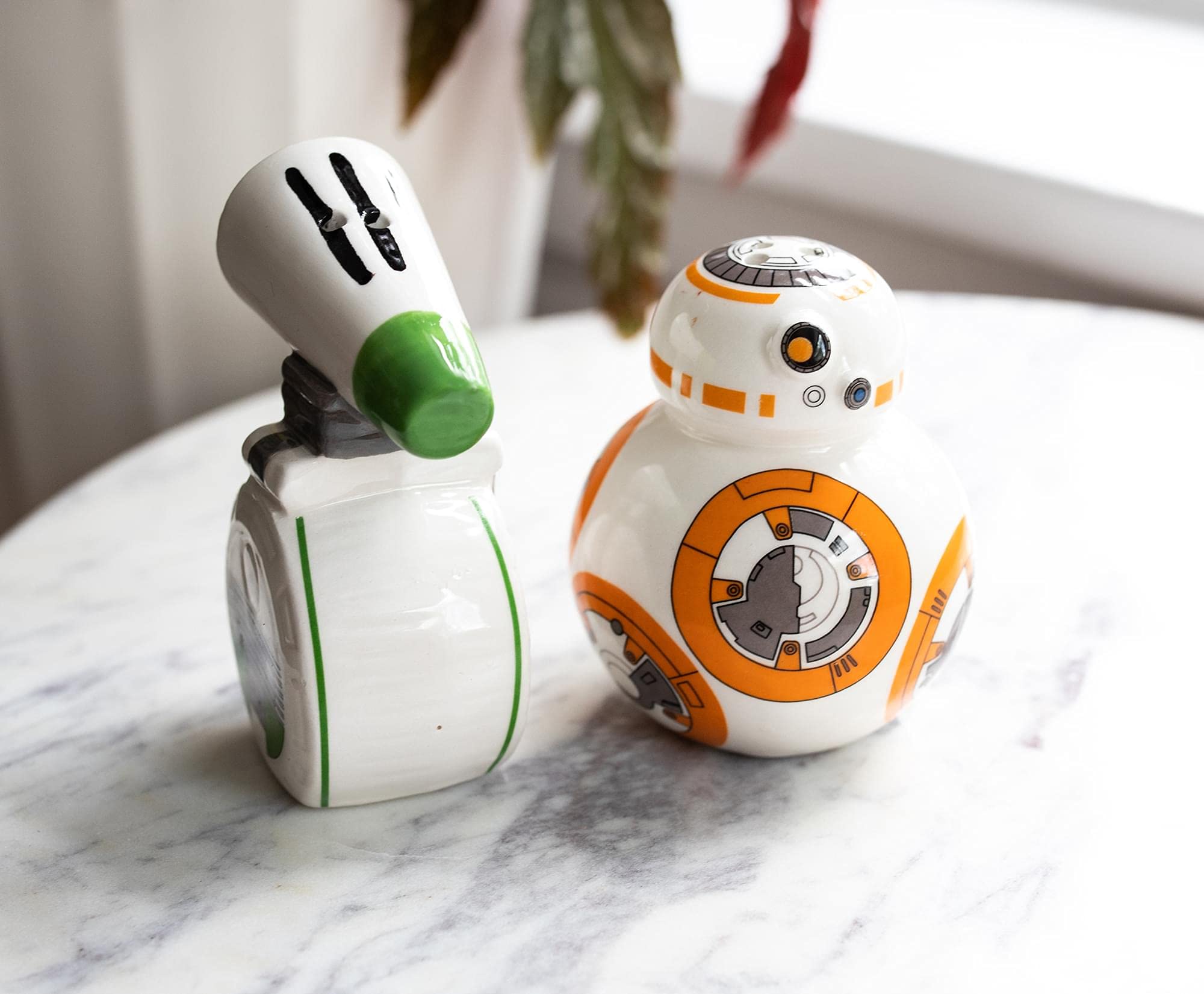 Star Wars Episode 9 Rise of Skywalker Ceramic Salt and Pepper Shakers Set - Official Movie Collectible for Kitchen, Dining Table & Star Wars Fan Gifts