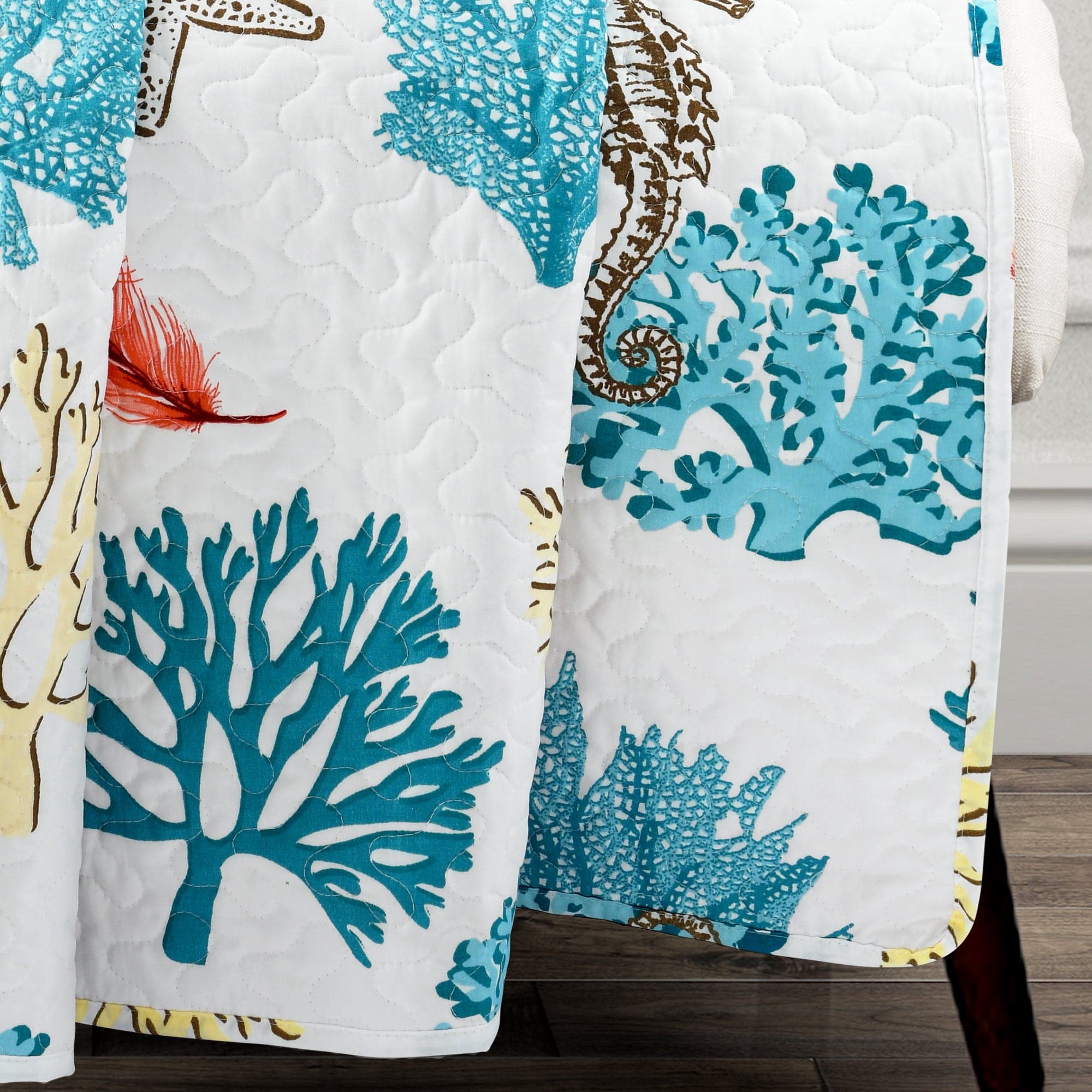 Coastal Reef Feather Throw Blanket - Soft & Lightweight Decorative Throw for Couch, Bed, Sofa - Perfect for Home Decor, Living Room, Bedroom & Cozy Nights