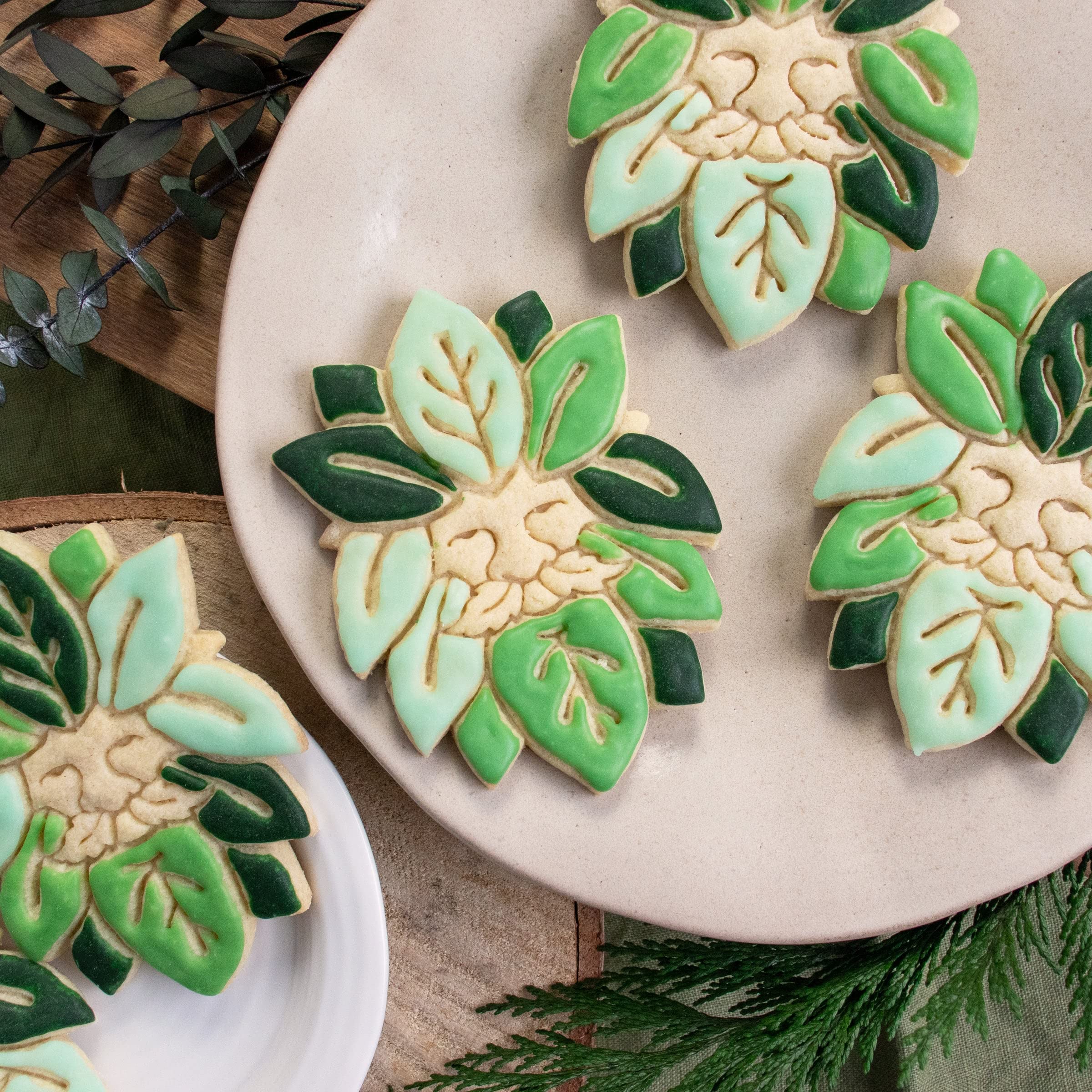 Green Man Leaf-Shaped Cookie Cutter - 1 Piece Stainless Steel Baking Tool for Nature-Themed Cookies | Perfect for Halloween, Christmas & Eco-Friendly Party Decorations