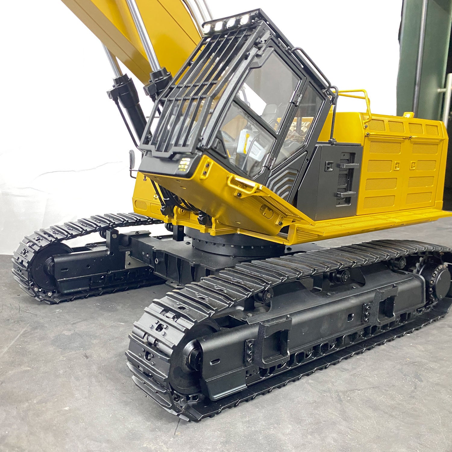 1/14 Scale 374 UHD 4-Arm RC Hydraulic Demolition Excavator Toy - Radio Controlled Digger with PL18EV Sound & Light System - Ready-to-Play Assembled & Painted Model for Construction Enthusiasts - Perfect for Indoor/Outdoor Play, Collecting, and RC Hobbyists