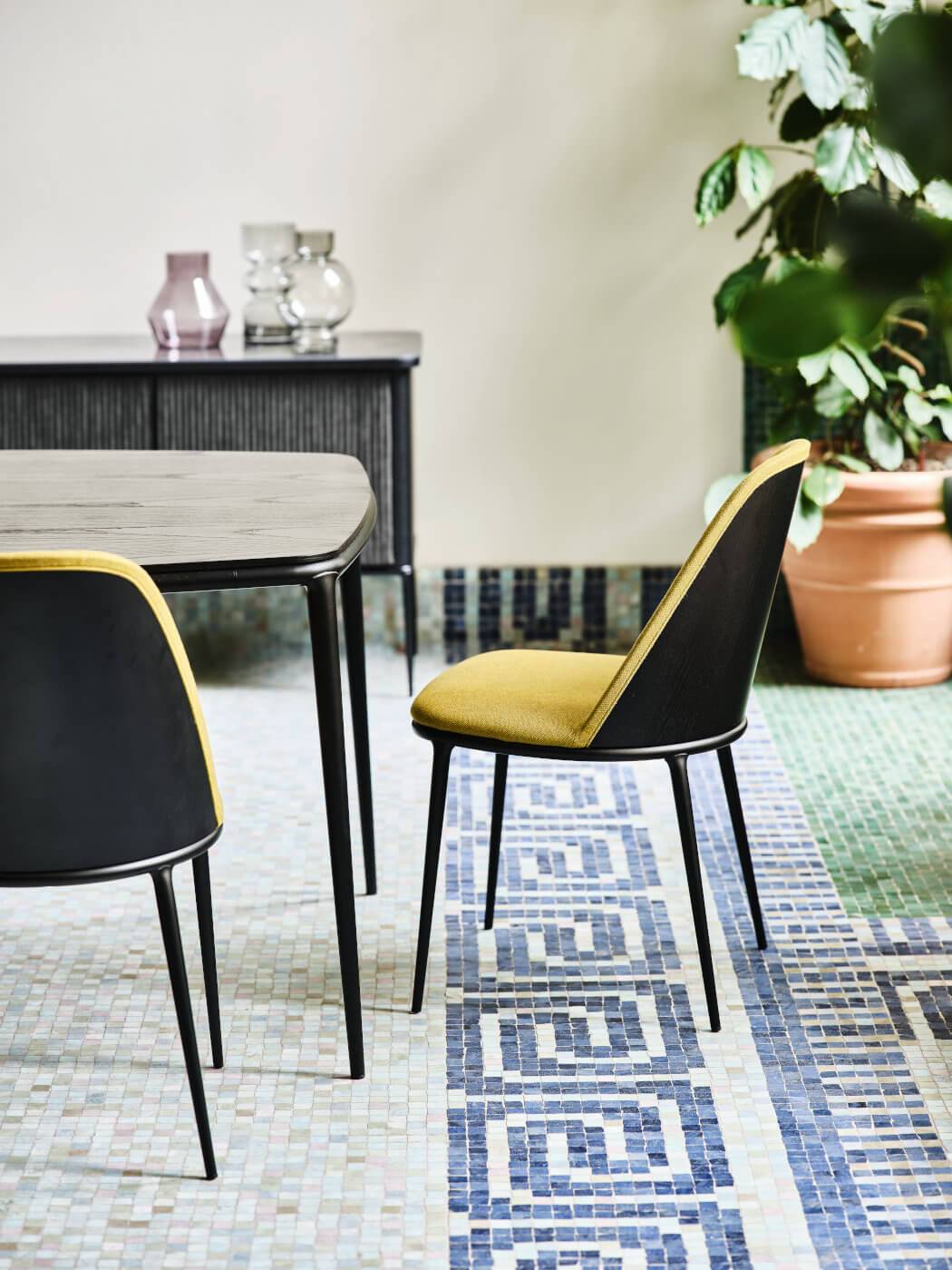 Midj Lea Modern Dining Table - Solid Wood Kitchen Table for 6 - Perfect for Family Dinners & Entertaining Guests