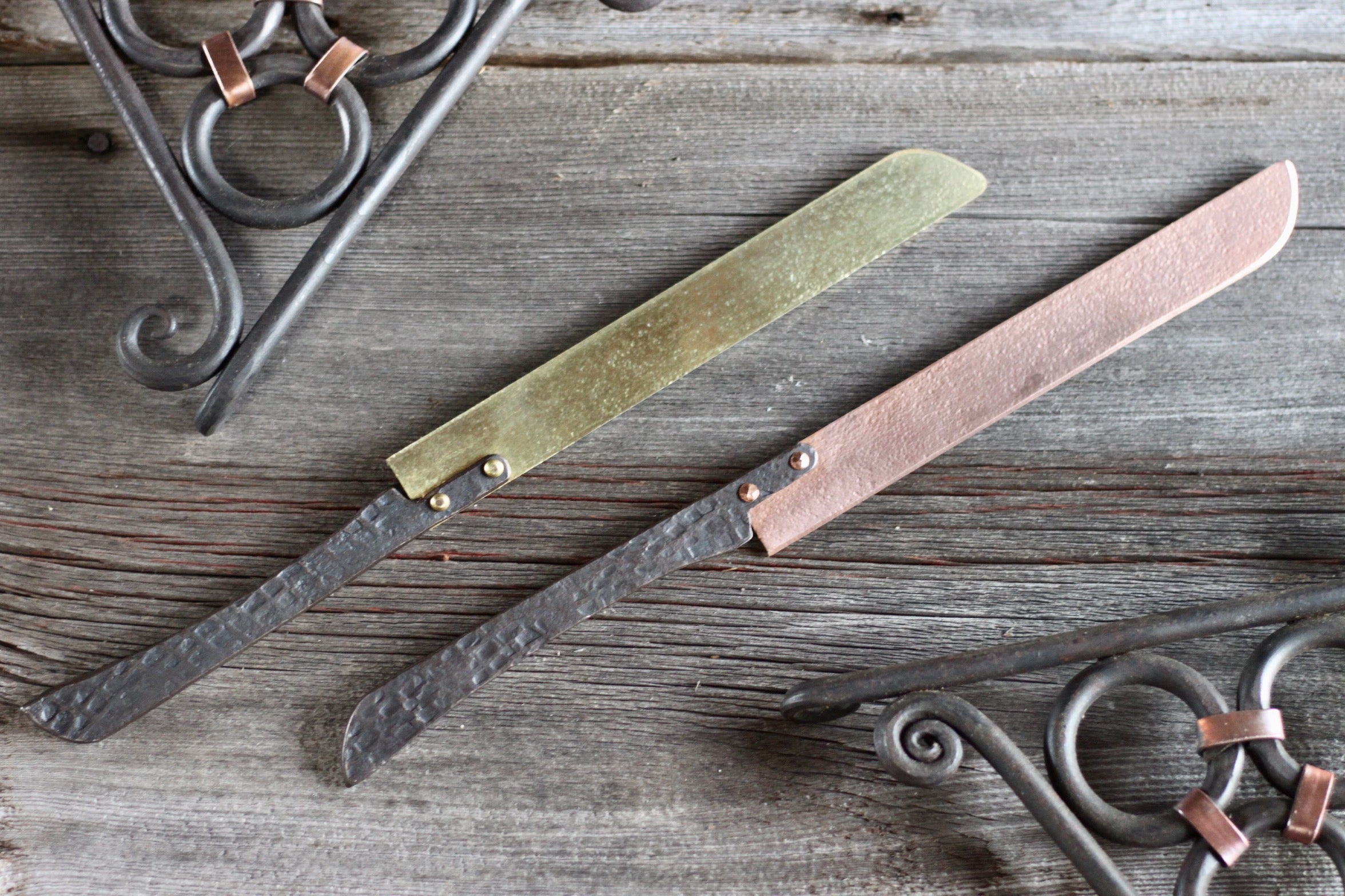 Premium Stainless Steel Cake Knife - Sharp Serrated Blade for Smooth Cake Cutting - Perfect for Birthday, Wedding, and Party Cakes