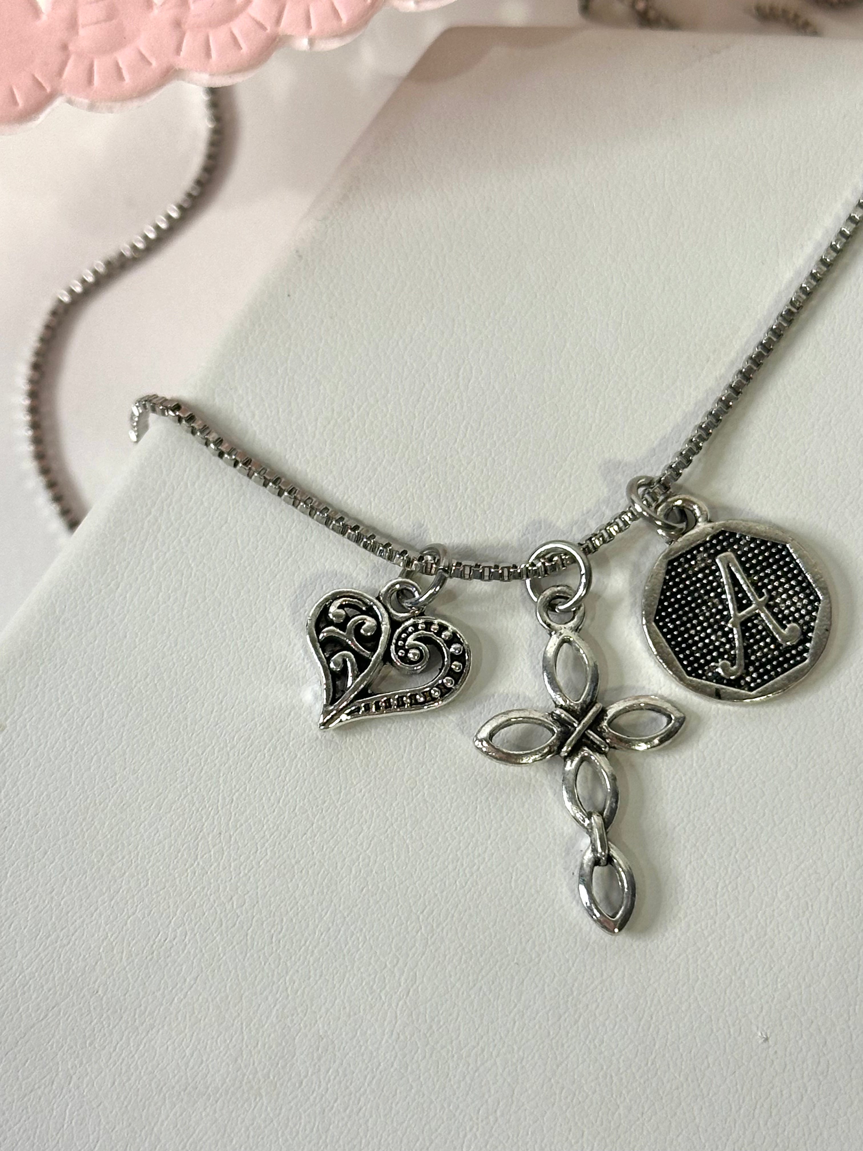 Vintage Silver Initial & Heart Charm Necklace - Personalized Name Pendant Jewelry for Women - Perfect Gift for Birthday, Anniversary & Valentine's Day