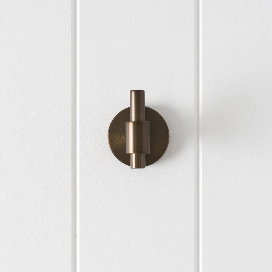 Vintage Brass Melbourne Robe Hook - Elegant Wall-Mounted Coat Hanger for Bathroom, Bedroom & Entryway - Perfect for Towels, Robes & Hats