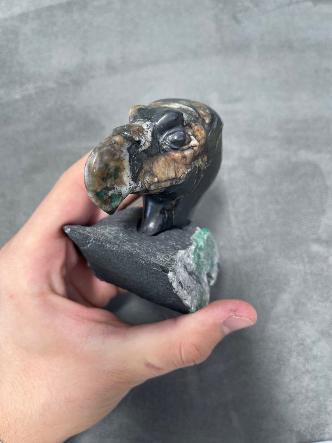 Authentic Colombian Emerald Bald Eagle Rough Crystal Sculpture – Handcrafted Gemstone Art for Home Decor & Spiritual Healing