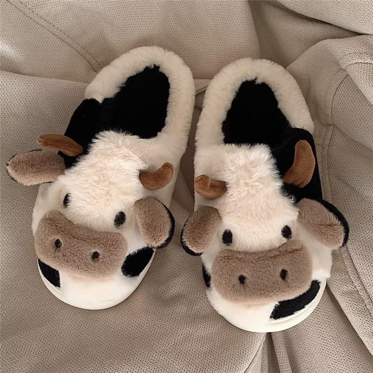 **Cozy Cow Slippers for Kids, Women & Men – Super Soft Fuzzy House Shoes with Memory Foam – Non-Slip Indoor/Outdoor Winter Slippers for Boys, Girls & Toddlers – Perfect for Home, Lounge & Cold Weather Comfort**