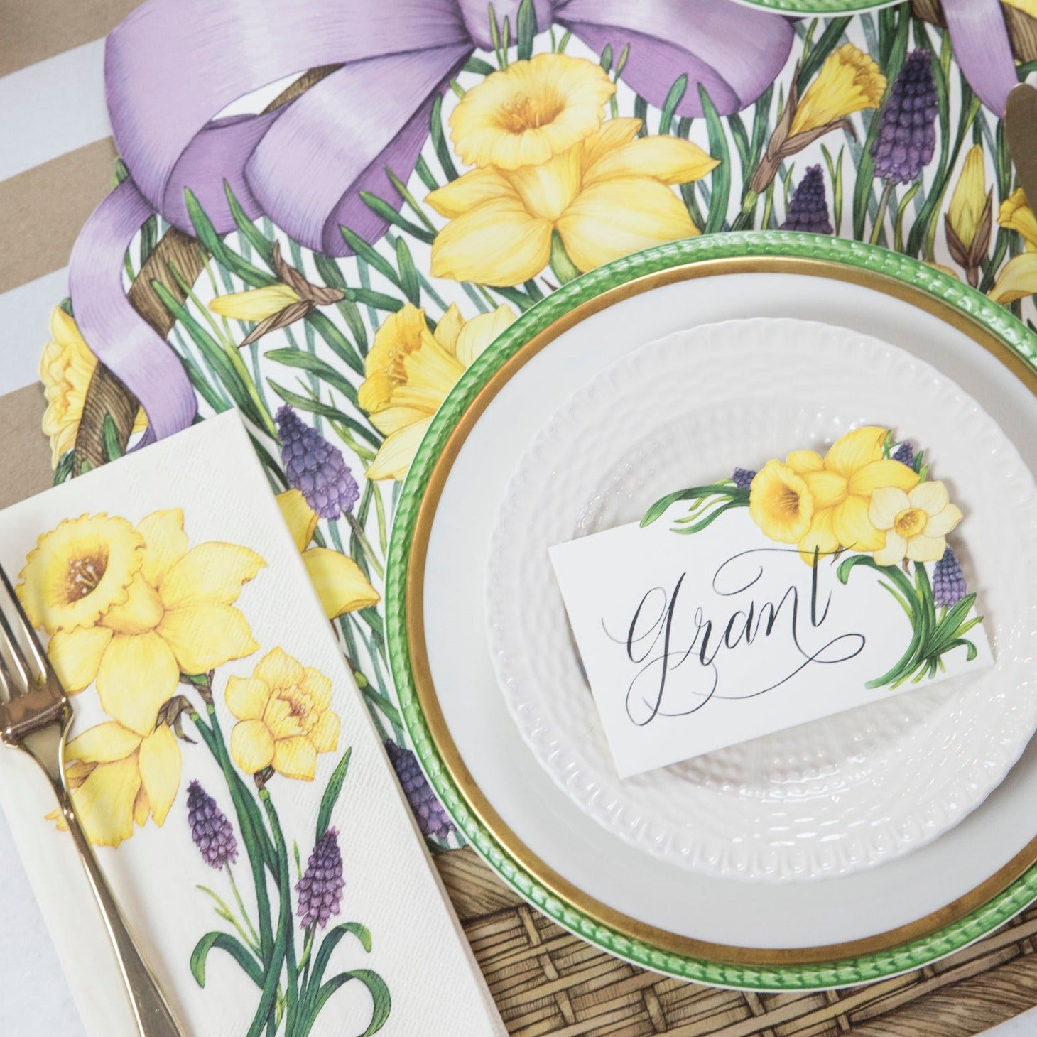 Elegant Daffodil Place Cards for Weddings, Parties & Events - Personalized Table Name Cards for Seating Arrangements
