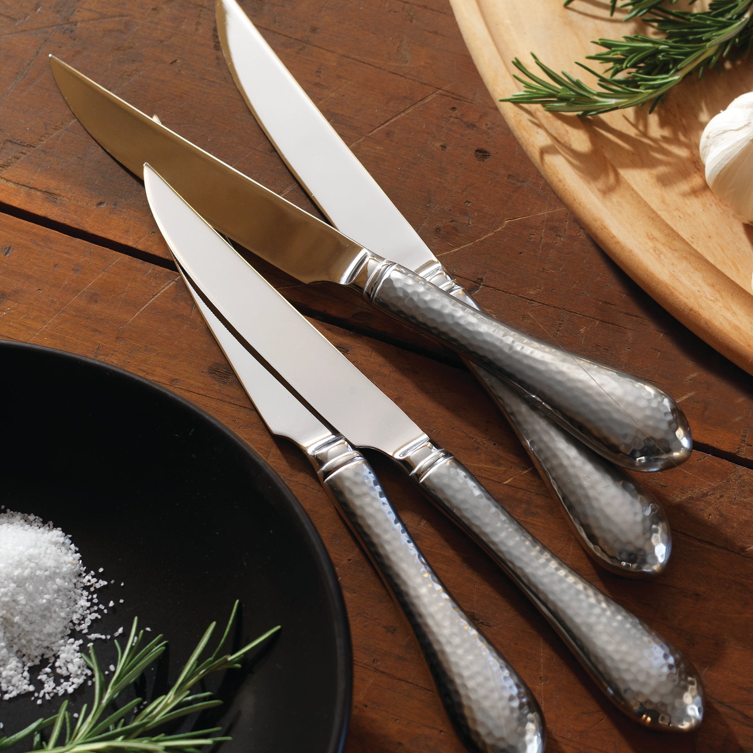 Vintage Hammered Steak Knife Set of 4 - Rustic Handcrafted Serrated Steak Knives for Fine Dining, BBQ & Meat Cutting - Perfect for Steakhouse, Wedding Gifts & Home Kitchen