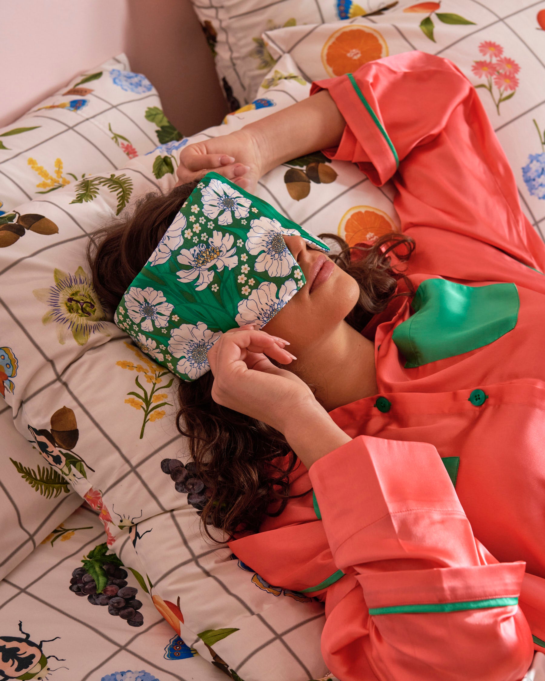 Tumbling Flowers Green Block Out Silk Eye Mask for Sleeping - Soft & Breathable Sleep Mask for Women & Men, Perfect for Travel, Nap & Nighttime Use