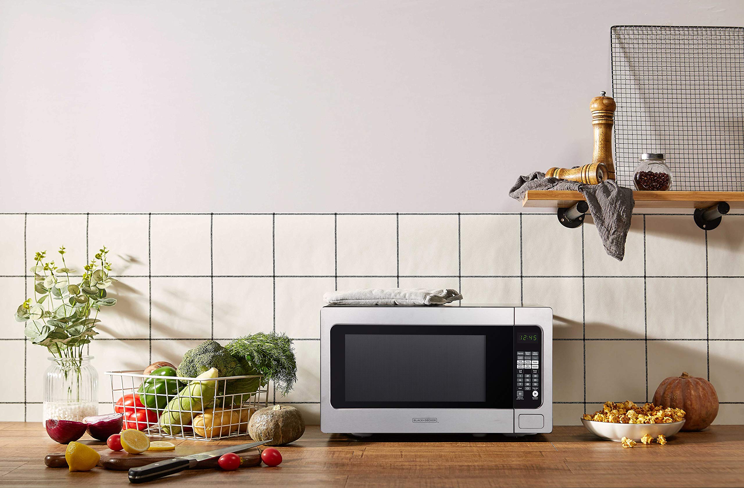 Black+Decker EM262AMY-PHB 2.2 Cu. Ft. Countertop Microwave Oven with Sensor Cooking Technology, Stainless Steel Finish - Perfect for Small Kitchens, Dorms & Offices