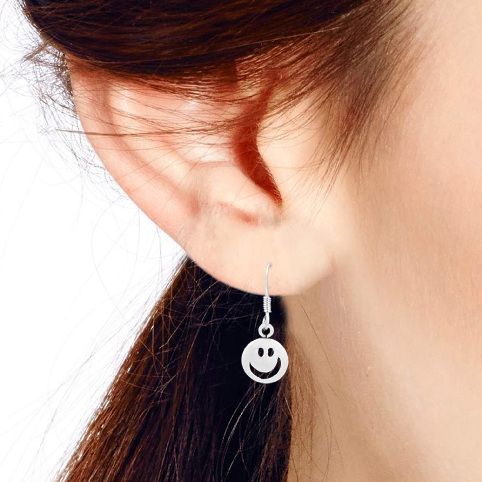 AeraVida .925 Sterling Silver Smiling Face Dangle Earrings for Women - Playful Happy Smiley Face Jewelry - Perfect for Casual Wear, Parties & Everyday Fashion Accessories