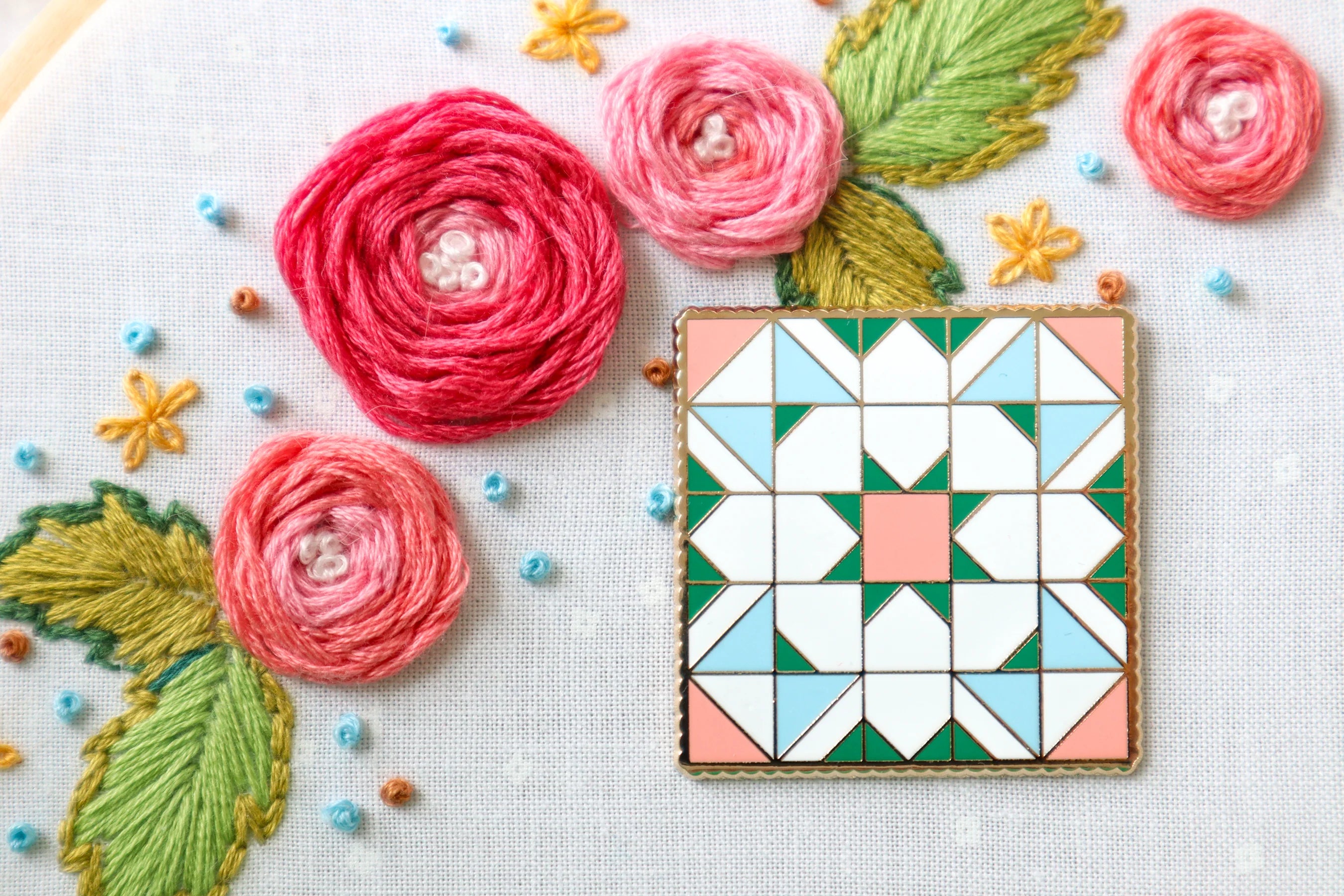 Shining Star Quilt Block Needle Minder - Magnetic Pin Holder for Sewing, Quilting & Embroidery - Perfect for Crafters & DIY Enthusiasts (Flamingo Toes Design)