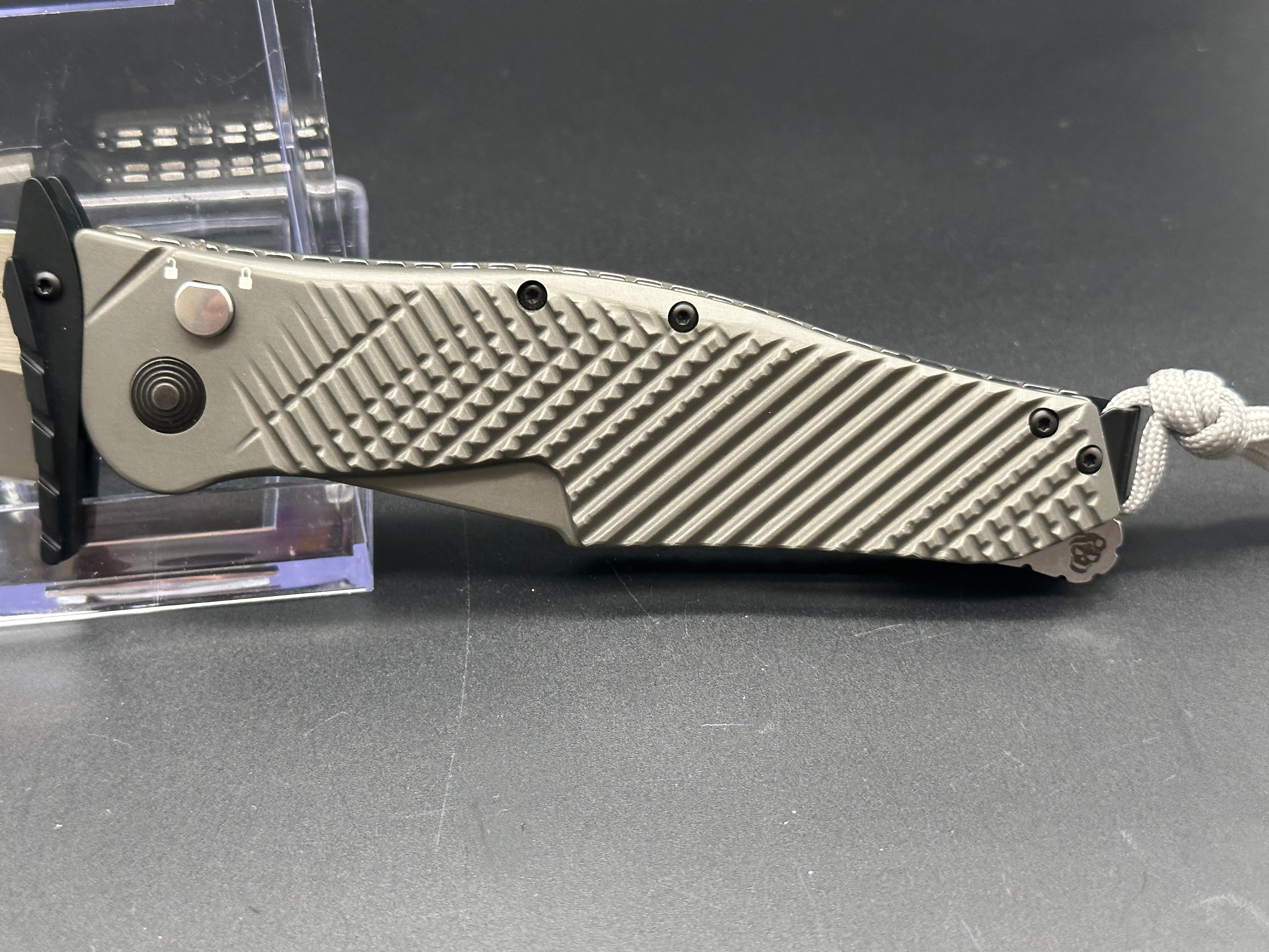 SOG Quake XL Multi-Tool - Heavy Duty Survival Knife with Pliers, Saw & 19 Tools for Camping, Hiking & Outdoor Adventures