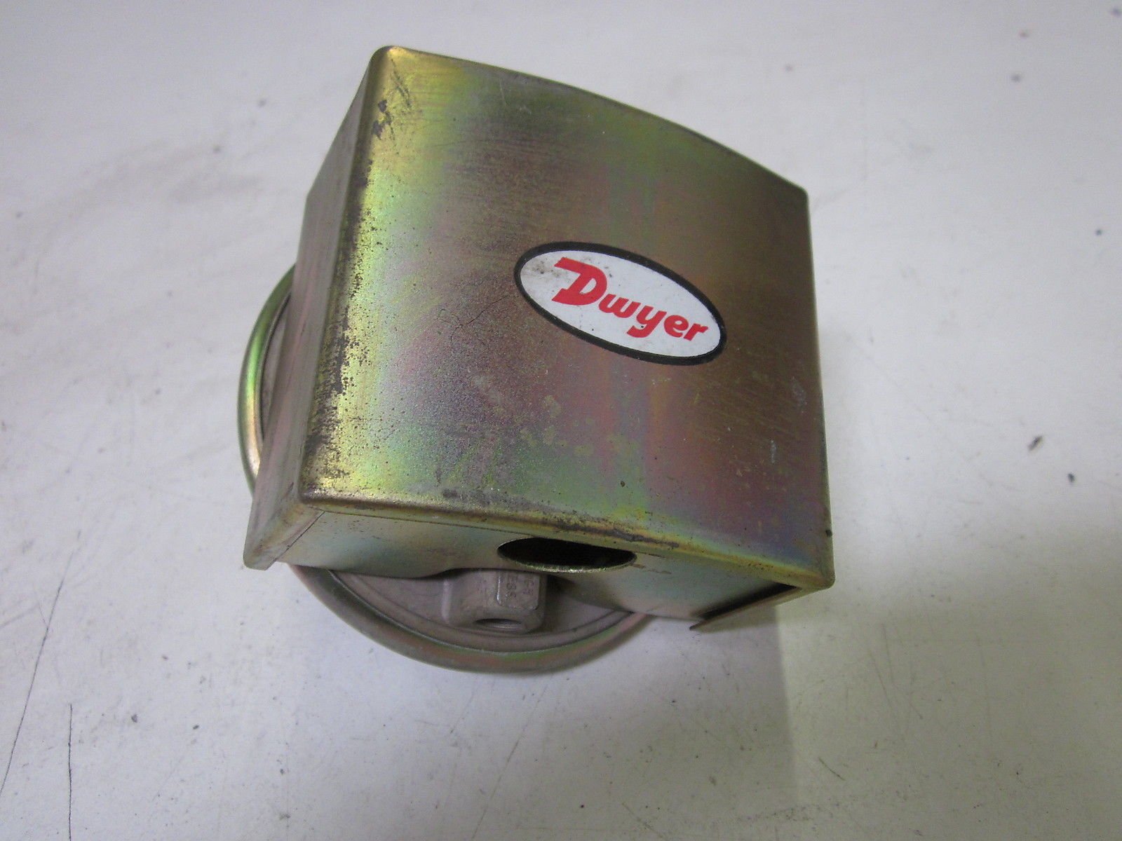 Dwyer® 1823-10 Low Differential Pressure Switch 2.0-10