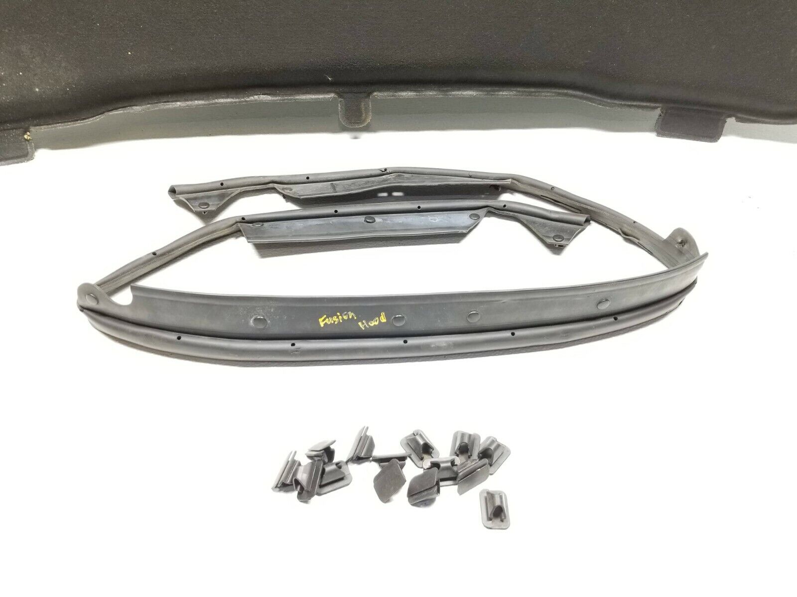 BMW E46 325xi Hood Insulation Pad Strip Seal - OEM Replacement Part for 2001-2005 Models - Perfect for Engine Noise Reduction & Heat Protection