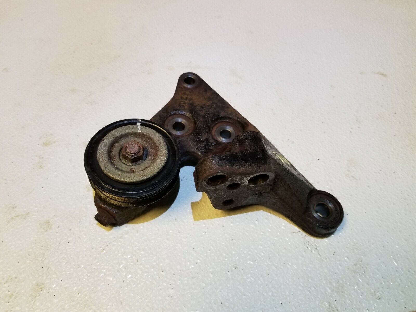 04 05 06 Scion XA 1.5L OEM Pulley with Bracket - Replacement Part for 1NZ-FXE Engine - Perfect for Engine Repair & Performance Upgrades