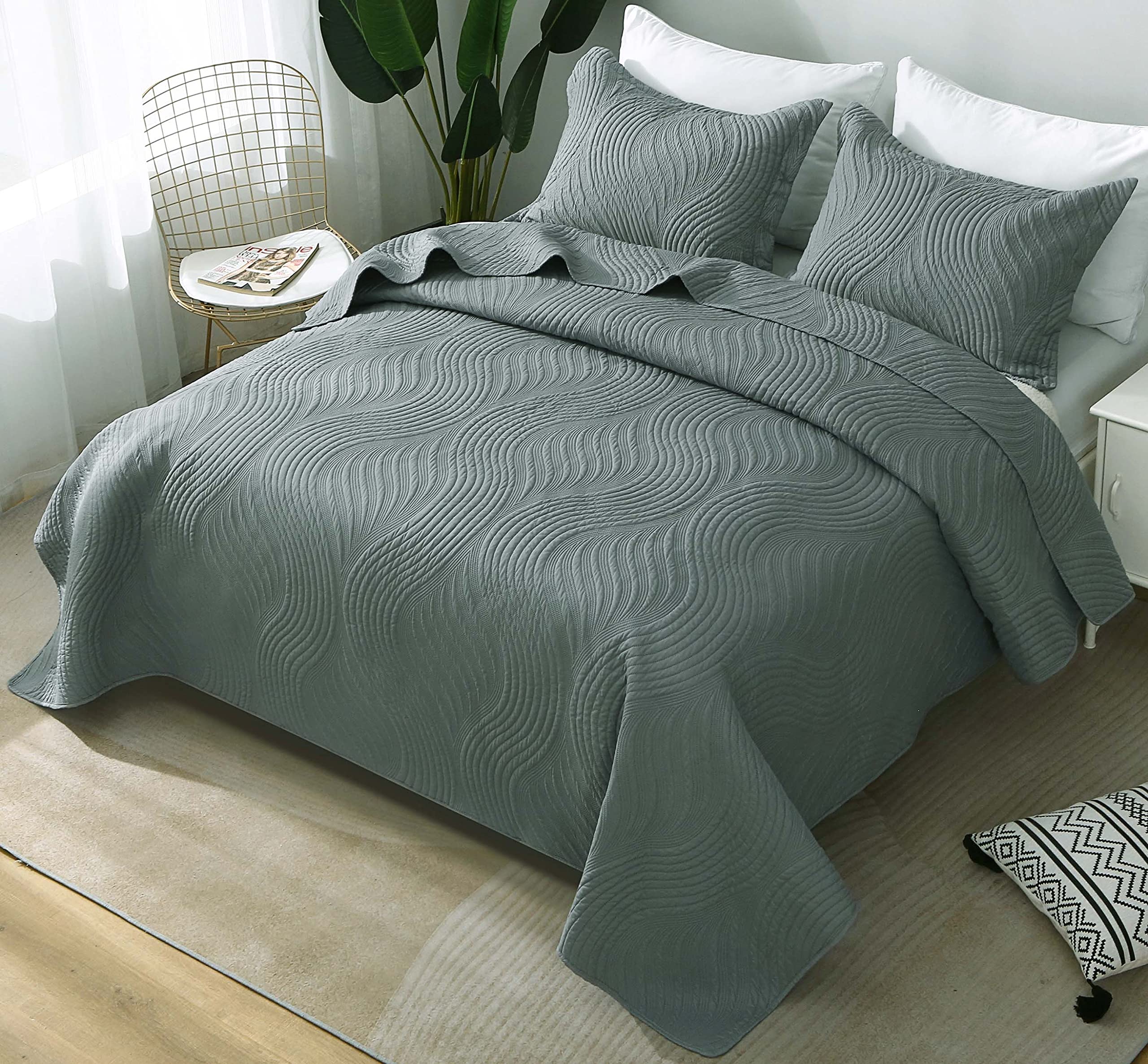 Premium King Size Gray Quilt Set - All Season Lightweight 3-Piece Bedding with Quilt & 2 Pillow Shams | Cozy Bedspread for Master Bedroom, Guest Room & Dorm Decor