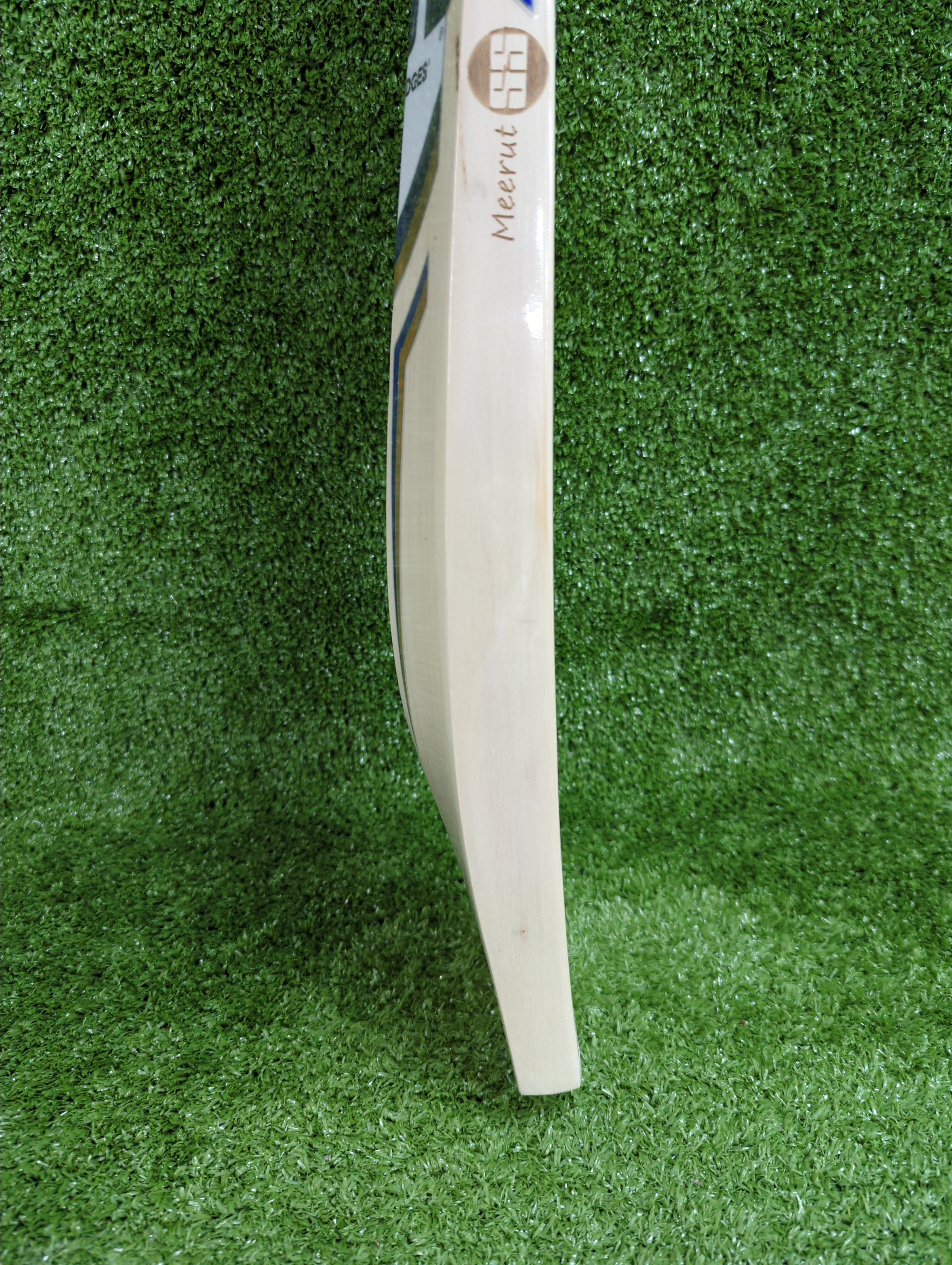 Premium SS Sky Players Harrow English Willow Cricket Bat - Lightweight & Durable for Professional Matches & Practice Sessions