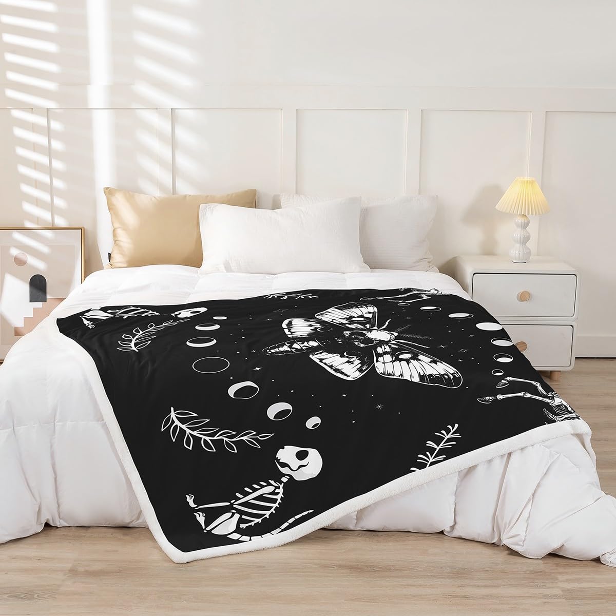 Boho Gothic Moth Skull Fleece Throw Blanket - Soft Warm Lightweight Queen Size (90x90 Inches) for Couch, Bed, Sofa - Perfect Gift for Adults, Women & Kids - Halloween Decor, Gothic Home Decor, Cozy Winter Blanket