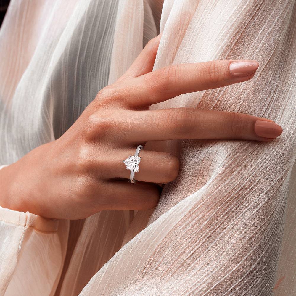 Classic Solitaire Heart Shaped Moissanite Engagement Ring - 1 Carat D Color VVS1 Clarity, 14K White Gold Wedding Band for Women, Proposal Gift, Anniversary Jewelry (Perfect for Valentine's Day, Romantic Proposals & Special Occasions)