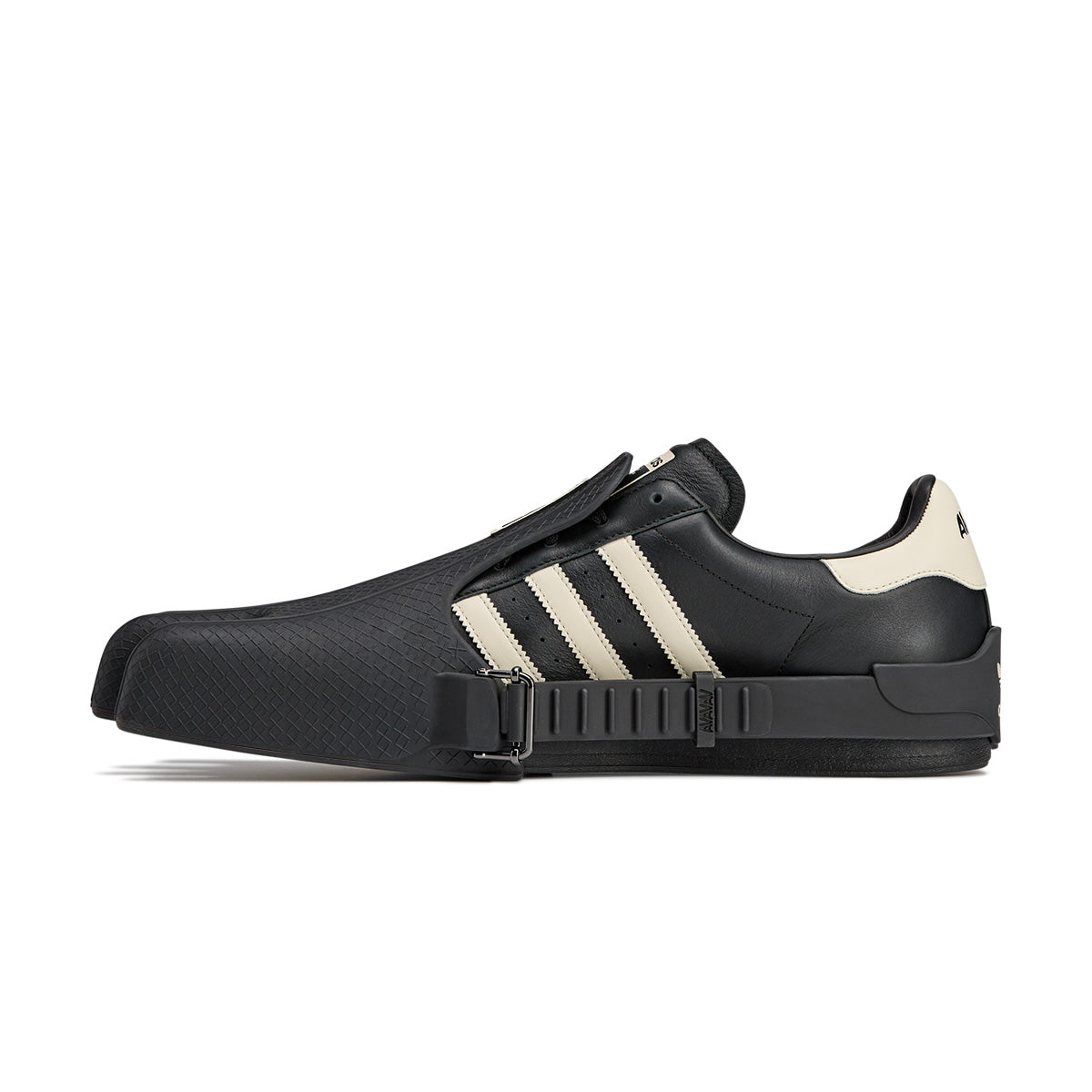 Avavav Superfinger Superstar Sneakers in Core Black Cream - Stylish and Comfortable Shoes for Casual Wear, Street Fashion & Everyday Outfits