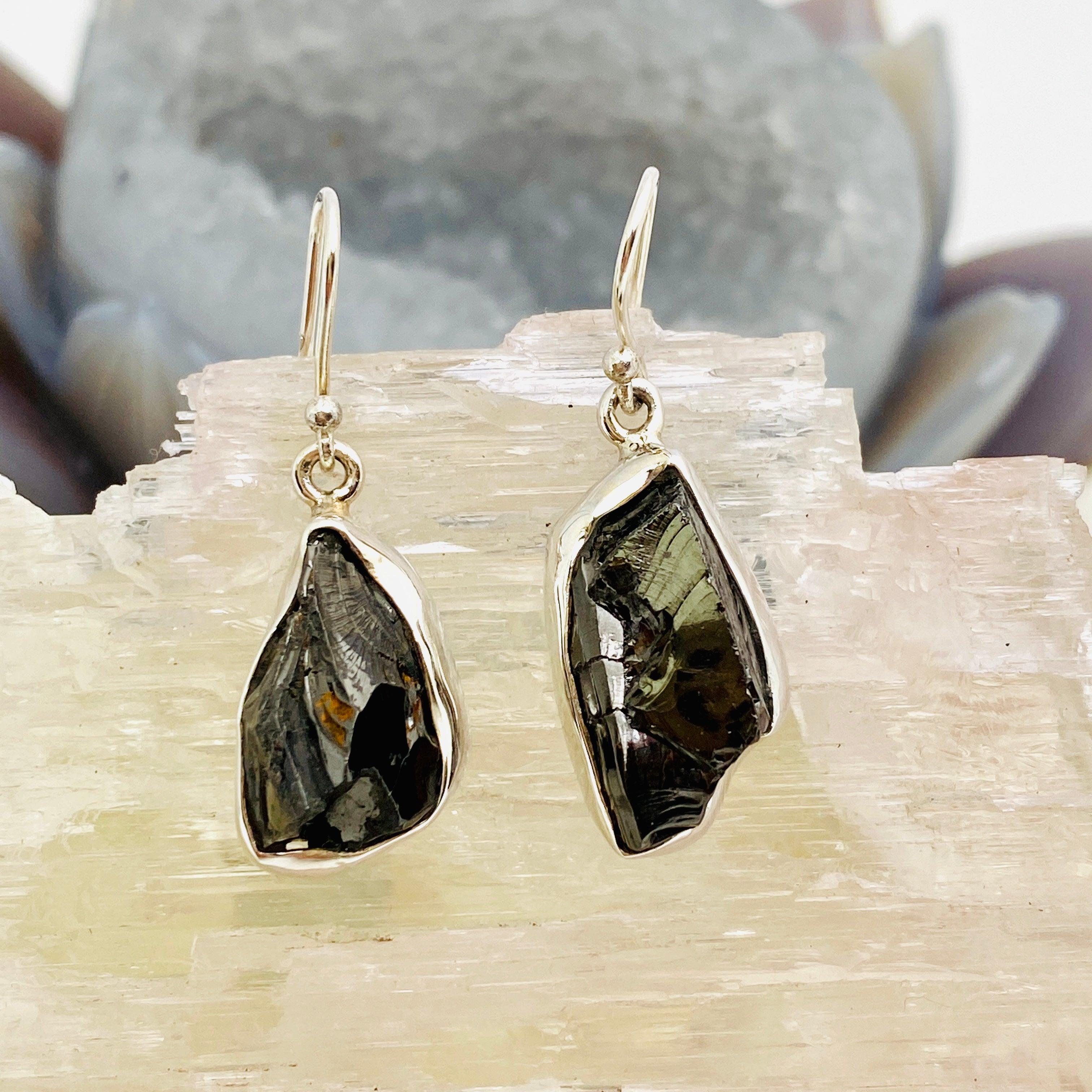 Natural Shungite Raw Stone Earrings for Women – KEGJ940 | Healing Crystal Jewelry for EMF Protection & Stress Relief | Perfect for Meditation, Yoga & Daily Wear