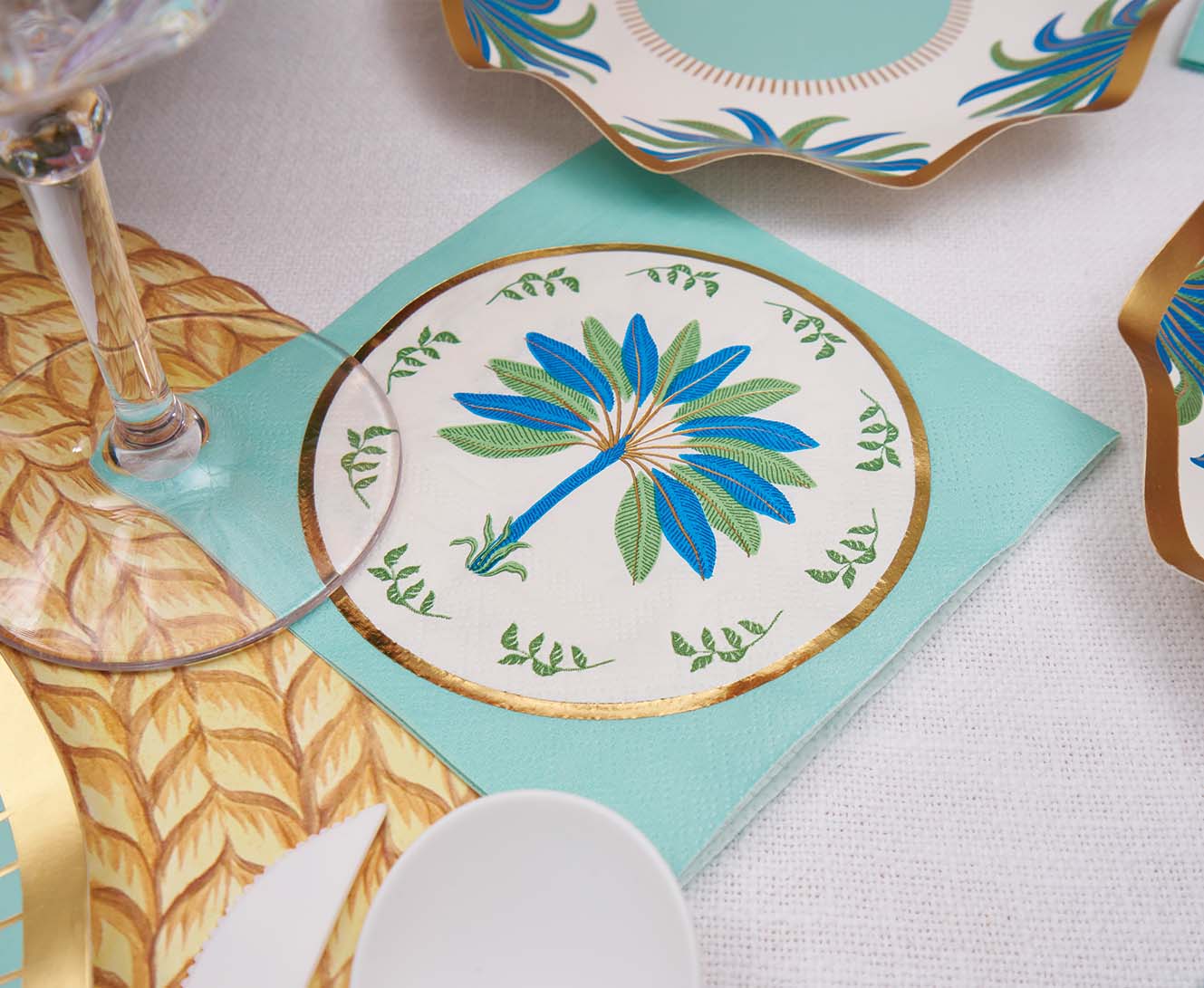 Elegant Preppy Palm Leaf Table Setting - Perfect for Boho Wedding, Tropical Party & Summer Dining Decor