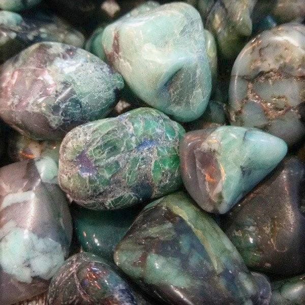 Natural Emerald Tumbled Pocket Stone for Healing & Meditation - Carry in Pocket, Use for Stress Relief, Chakra Balancing & Spiritual Growth