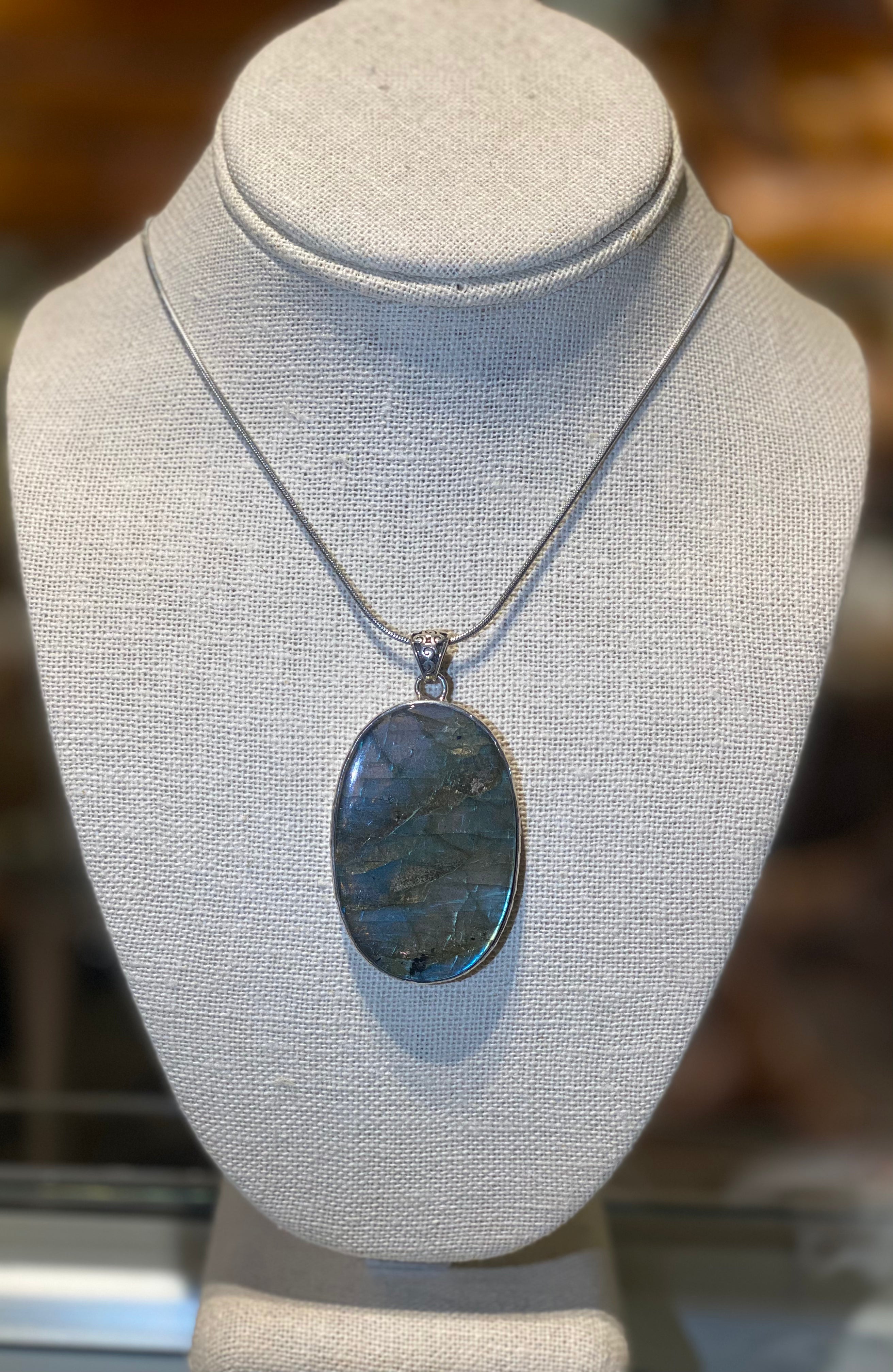 Natural Labradorite Pendant Necklace - Healing Crystal Jewelry for Women - Perfect for Meditation, Energy Work & Spiritual Gifts