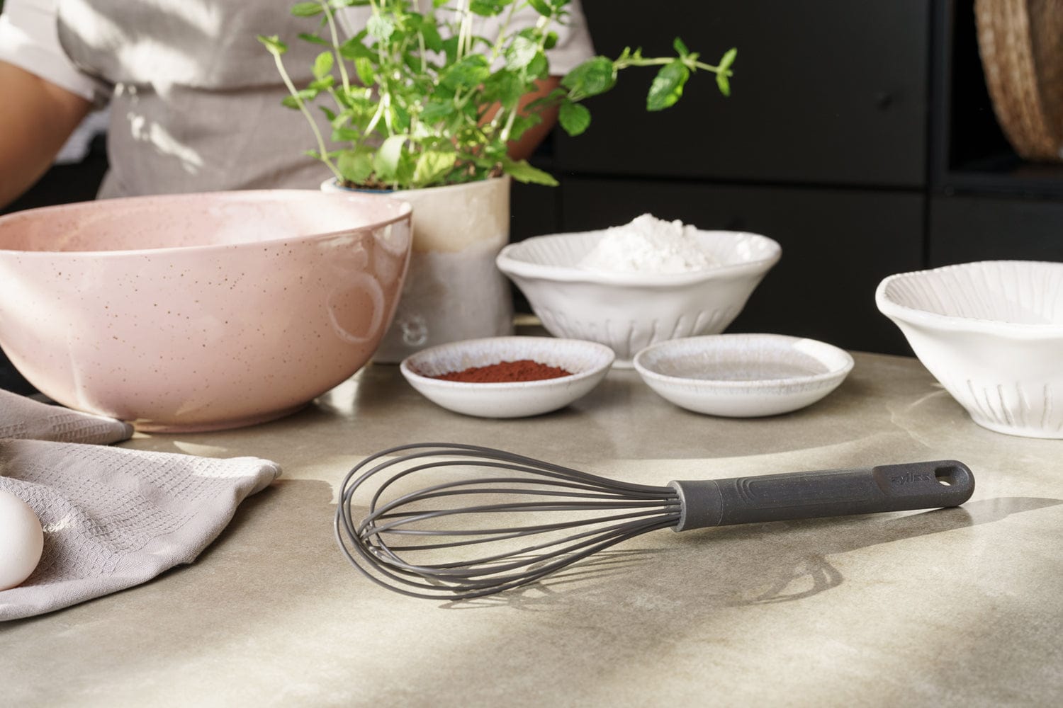 Zyliss Large Silicone Balloon Whisk - 12-Inch Stainless Steel Kitchen Whisk for Baking, Mixing & Whipping - Non-Slip Ergonomic Handle - Perfect for Cakes, Eggs, Cream & Batters