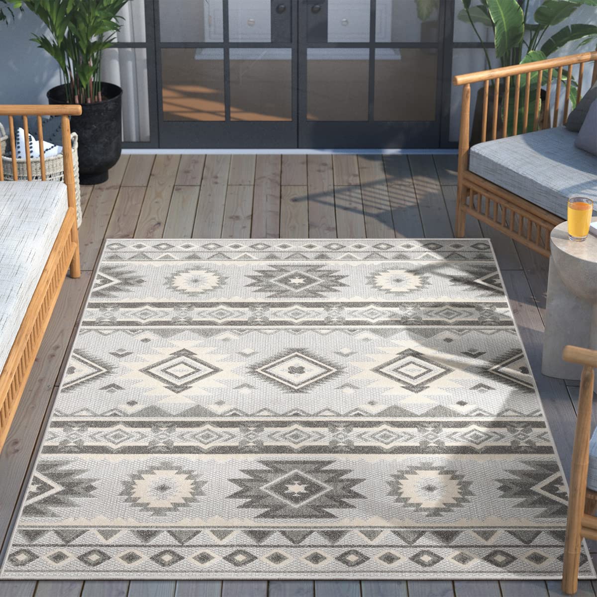 Well Woven Mamba Grey Southwestern Indoor/Outdoor Area Rug 6'7