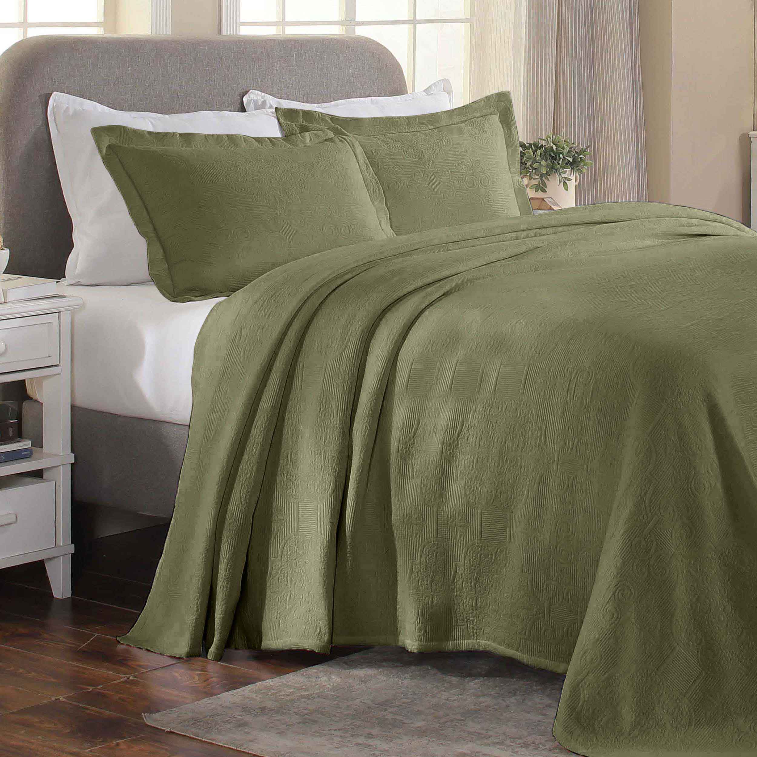 Florin Cotton Matelassé Jacquard Bedspread Set with Scrolling Medallion Design - Luxury Queen/King Size Bedding for Master Bedroom, Guest Room & Hotel Decor