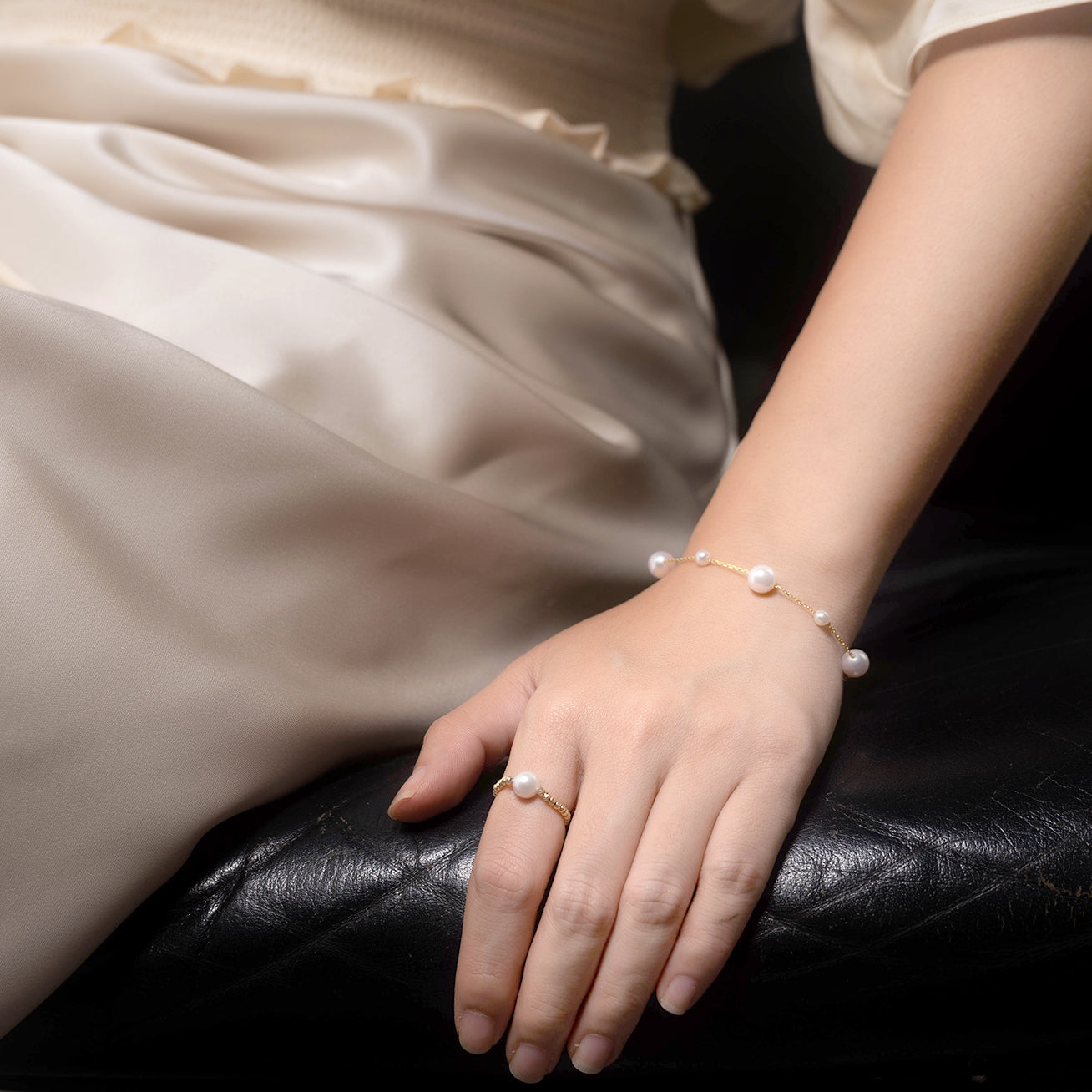 18K Solid Gold Akoya Pearl Ring KR00036 - Elegant Jewelry for Women, Perfect for Weddings, Anniversaries & Special Occasions