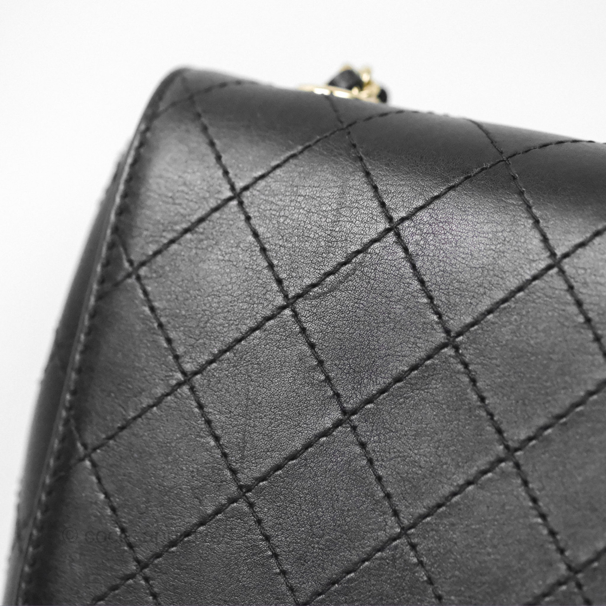 Authentic Chanel Small Flap Bag in Black Calfskin Leather - Perfect for Evening Events & Luxury Fashion Accessories