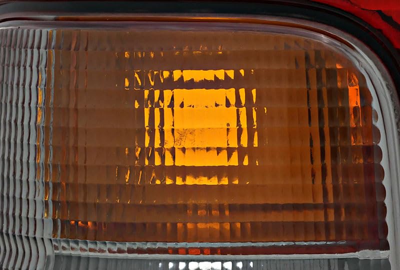 1997-2005 Chevrolet Chevy Venture/Oldsmobile Silhouette/Pontiac Trans Sport/Montana SV6 Replacement Tail Lights Pair - Left & Right Side for Enhanced Night Visibility & Safety - Perfect for Road Trips, Commuting & Vehicle Restoration Projects