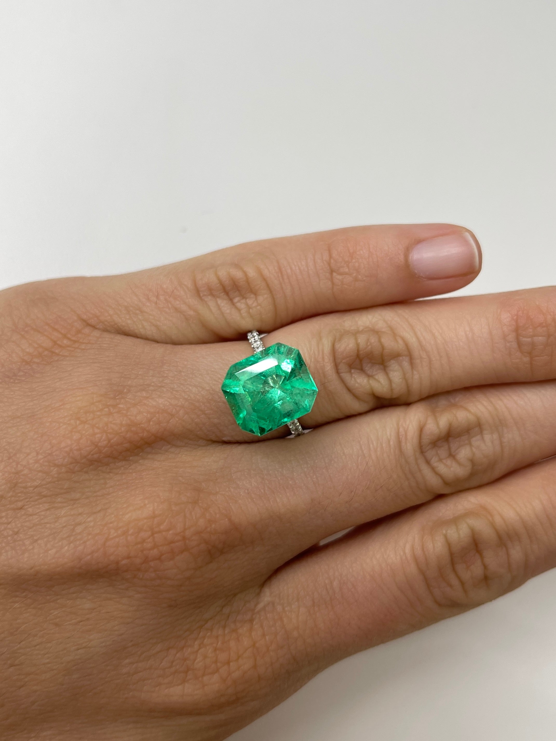 7.92 Carat 13x11.5mm Chunky Emerald Cut Loose Colombian Emerald Gemstone for Jewelry Making - Engagement Rings, Pendants & Fine Jewelry Designs