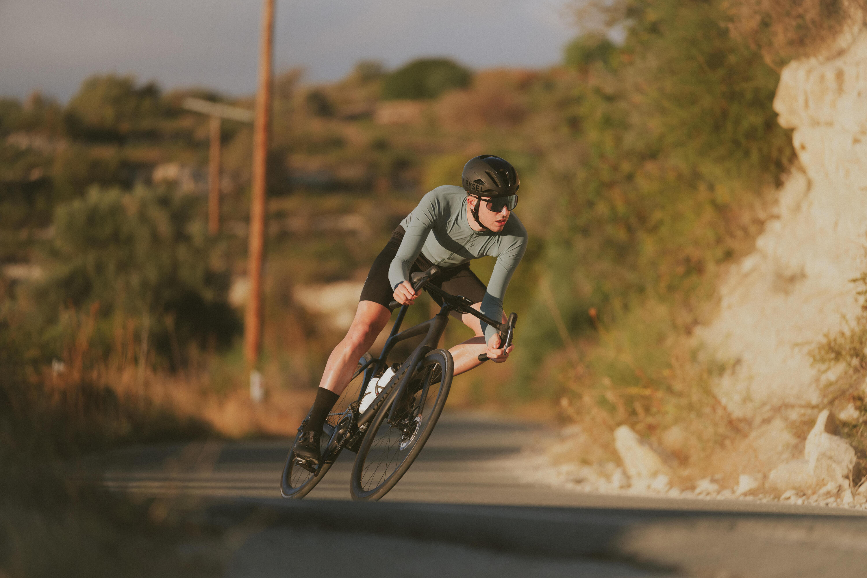 Van Rysel RCR Pro Carbon Road Bike Frame Kit - Raw Carbon Frame, Fork, Stem & Seat Post - Lightweight & Durable for Competitive Cycling & Racing