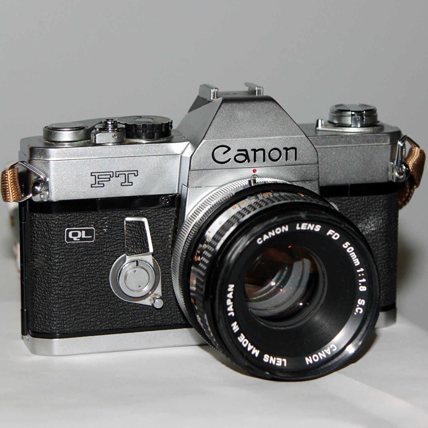 Vintage Canon FT 35mm Film Camera with 50mm f/1.8 Lens - Perfect for Analog Photography, Street Shooting & Retro Style Portraits