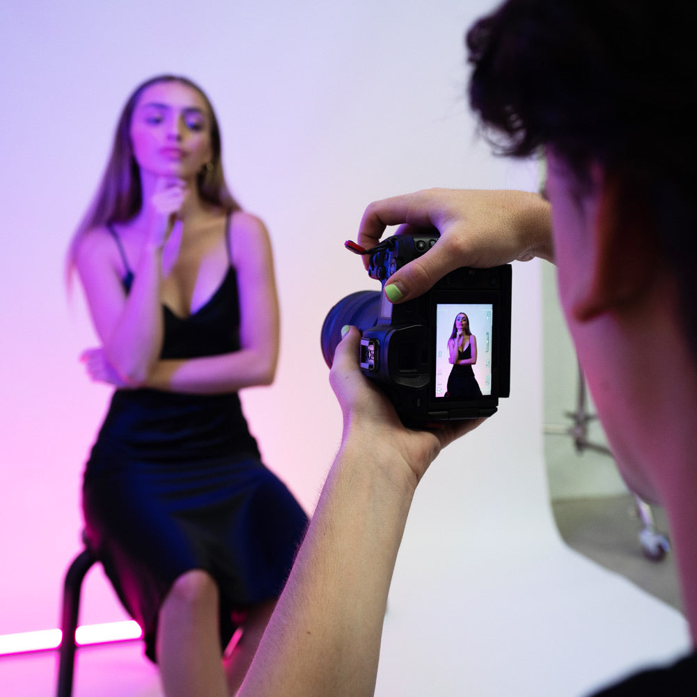 Aputure Amaran T4C LED RGBWW Tube Light - 2500K to 7500K Adjustable Color Temperature, High CRI for Professional Photography & Videography - Perfect for Studio, YouTube, TikTok, and Live Streaming Lighting (Demo Stock)