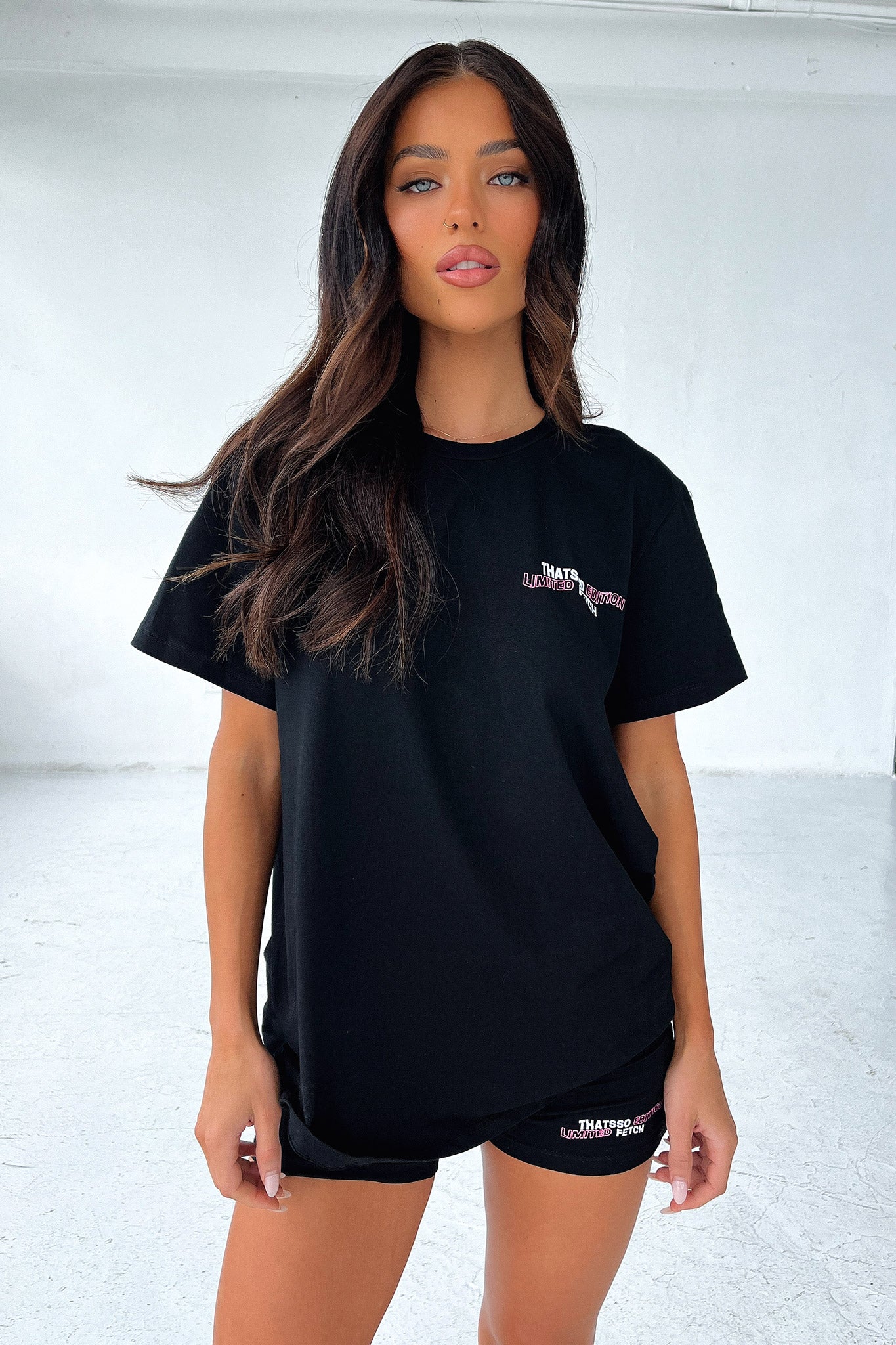 Limited Edition Oversized Black T-Shirt for Men & Women - Soft Cotton Comfort Fit - Perfect for Casual Wear, Street Style & Loungewear