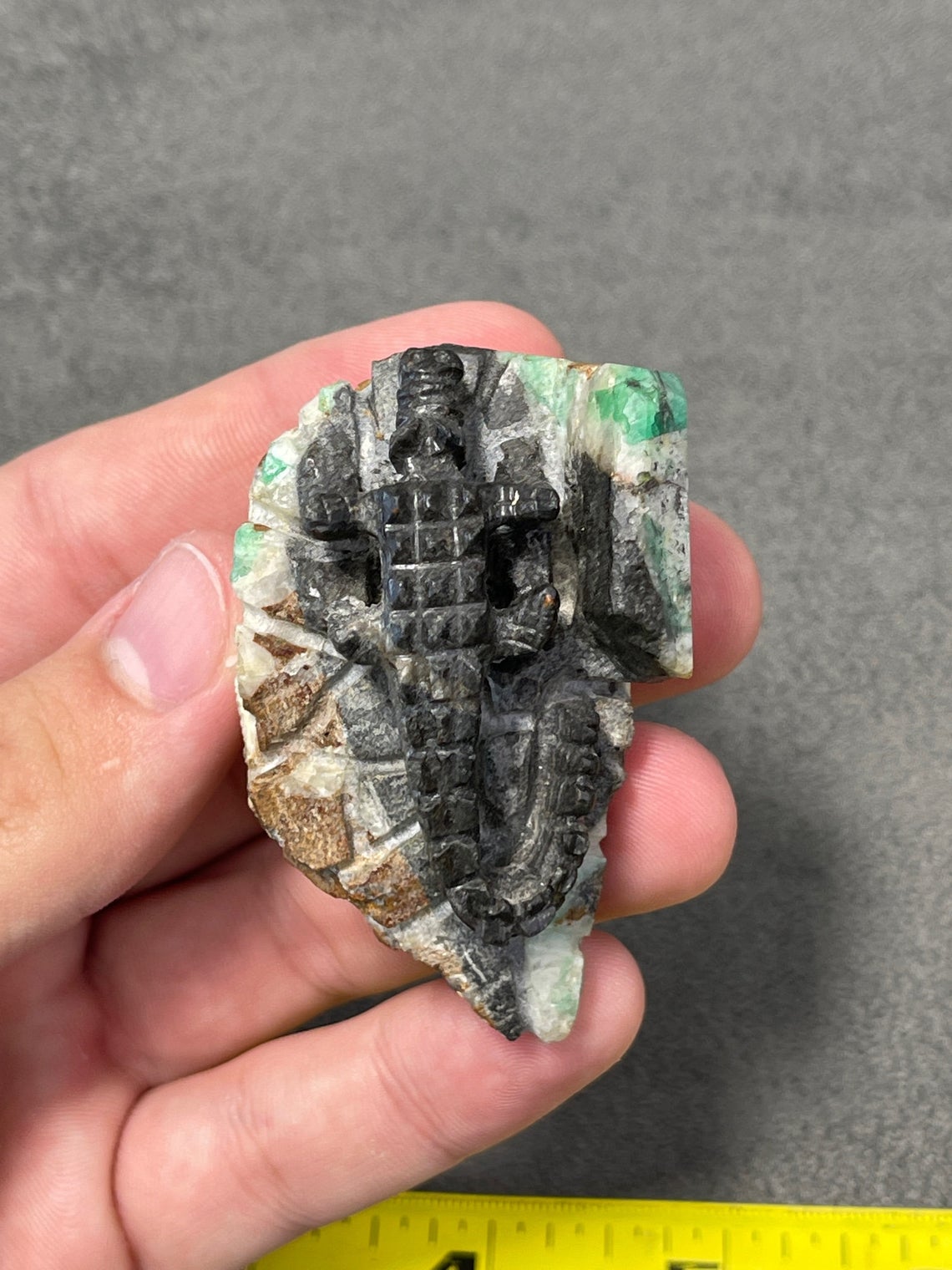 Colombian Emerald Alligator Rough Crystal Sculpture - Natural Gemstone Carving for Home Decor, Office Display & Gift Giving